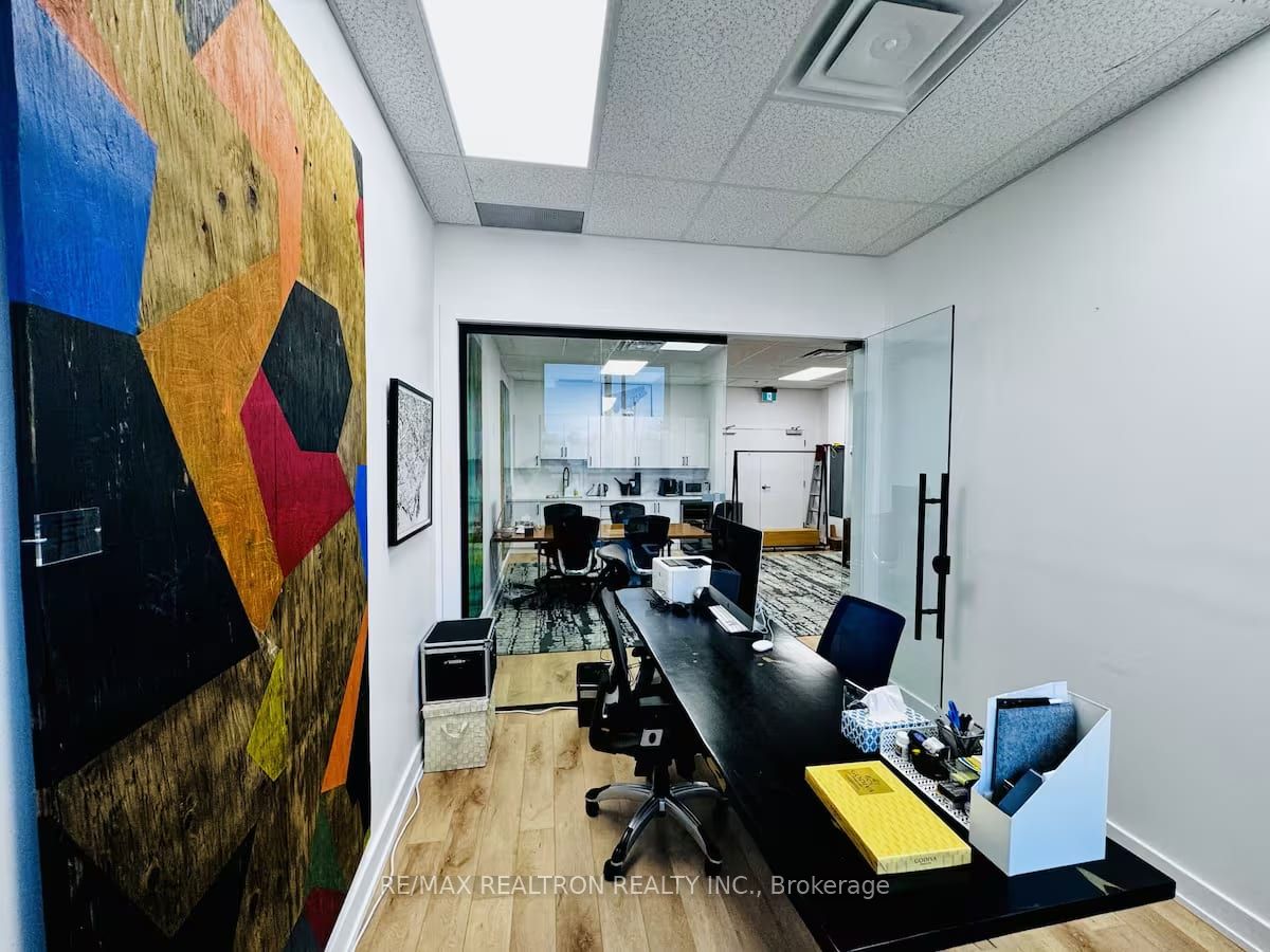 #204 - 595 Sheppard Avenue Property Photo 9