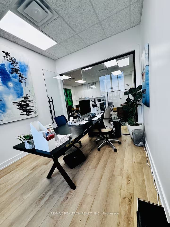 #204 - 595 Sheppard Avenue Property Photo 10