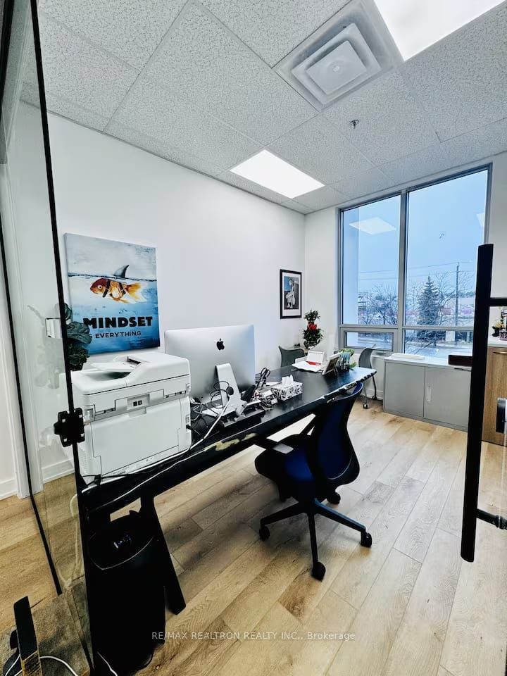 #204 - 595 Sheppard Avenue Property Photo 11