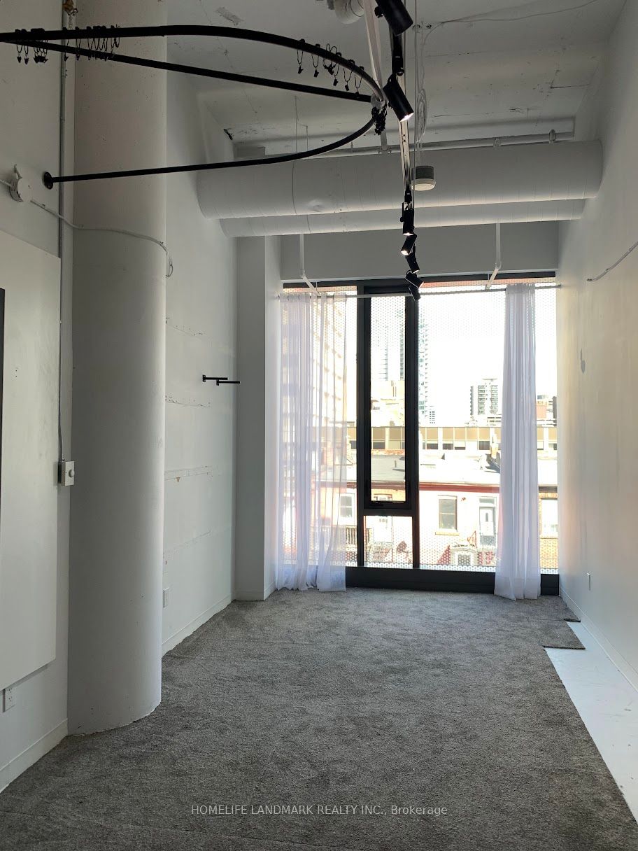 #320 - 15 Wellesley Street Property Photo 8