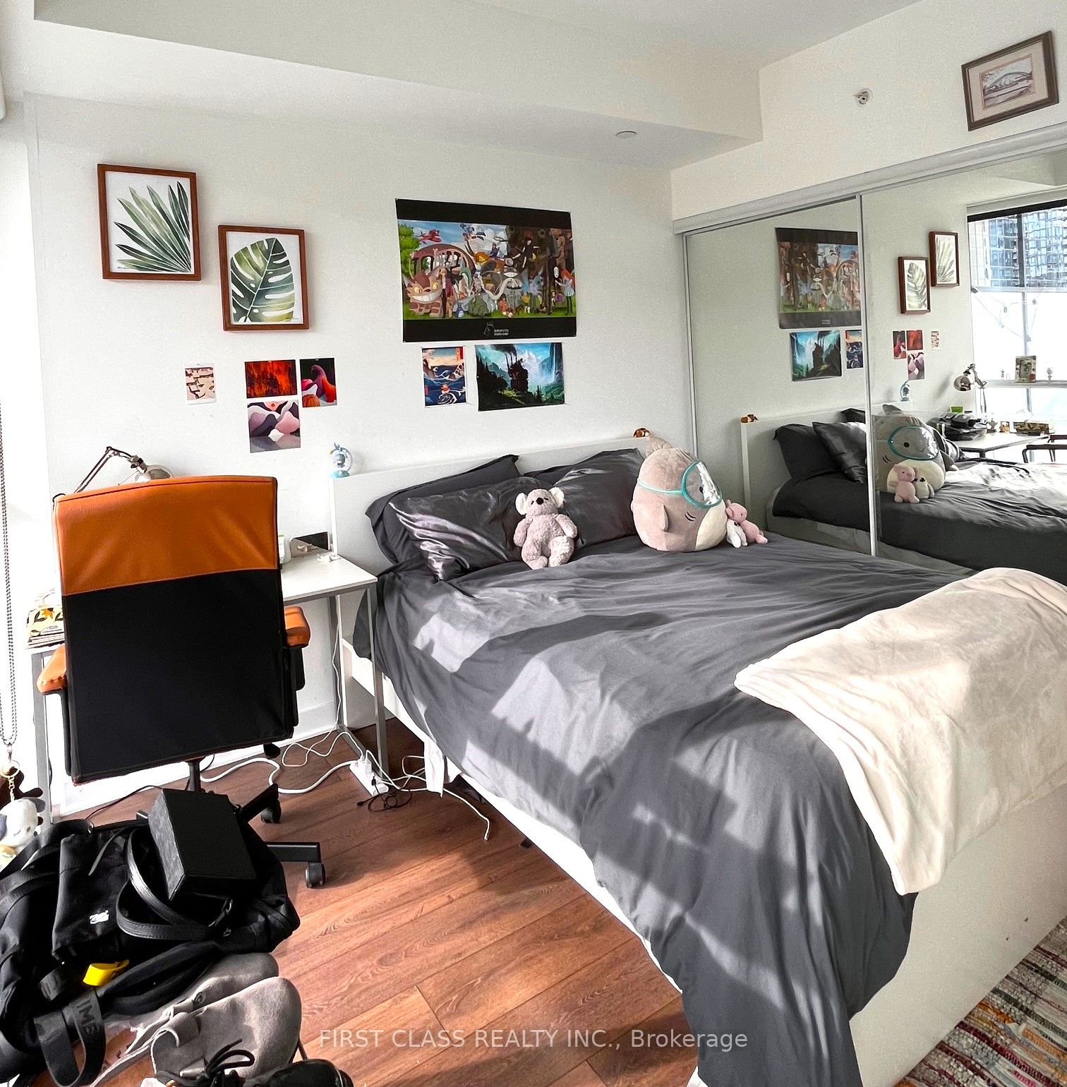 #811 - 15 Grenville Street Property Photo 4