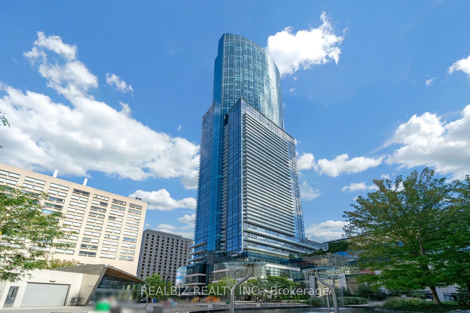 386 Yonge Street 1516 Property Photo 2