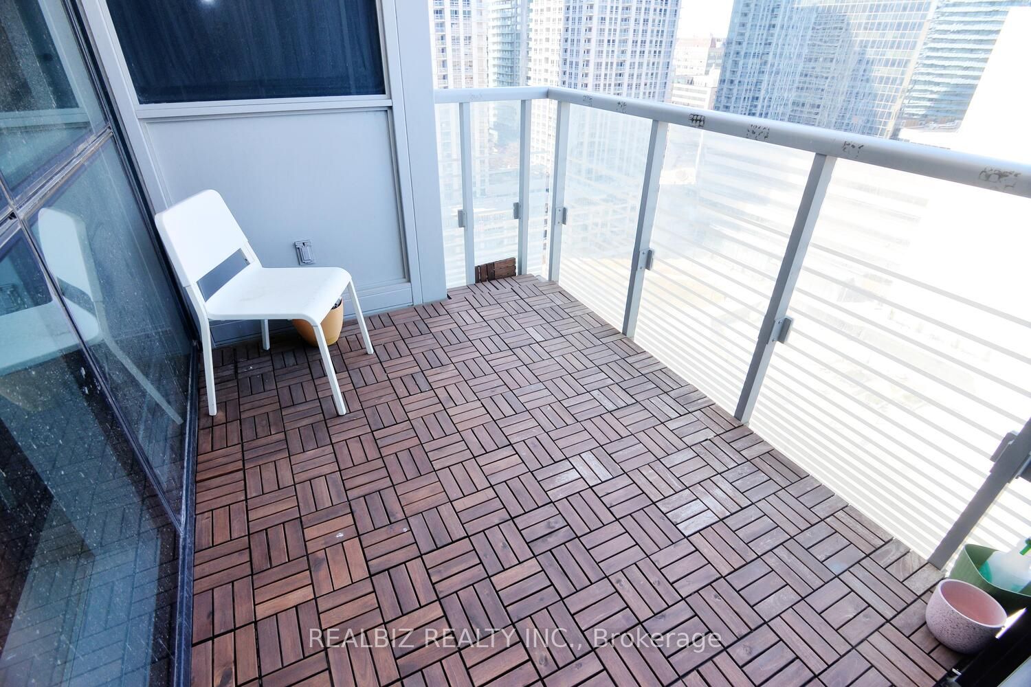 386 Yonge Street 1516 Property Photo 8