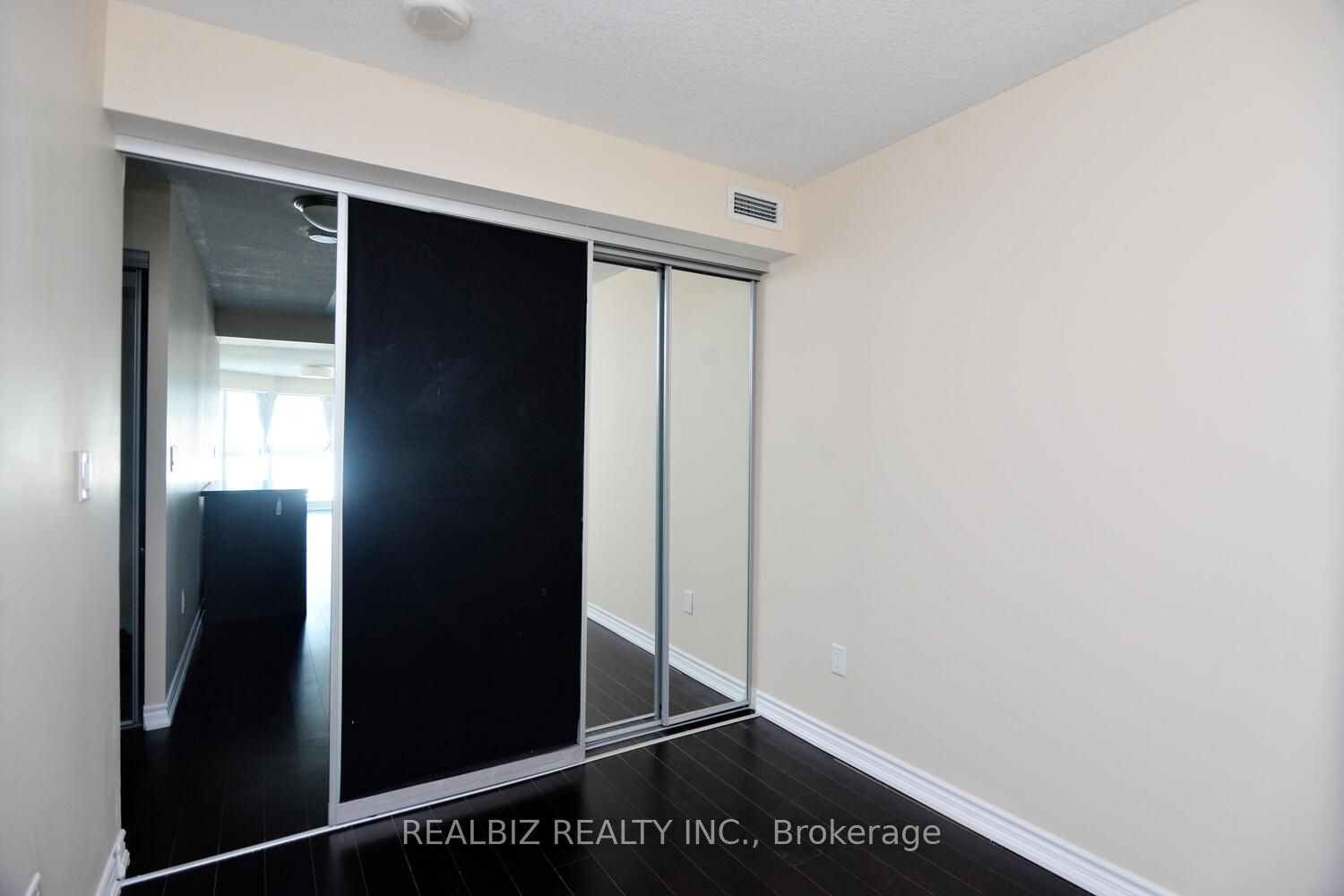 386 Yonge Street 1516 Property Photo 12