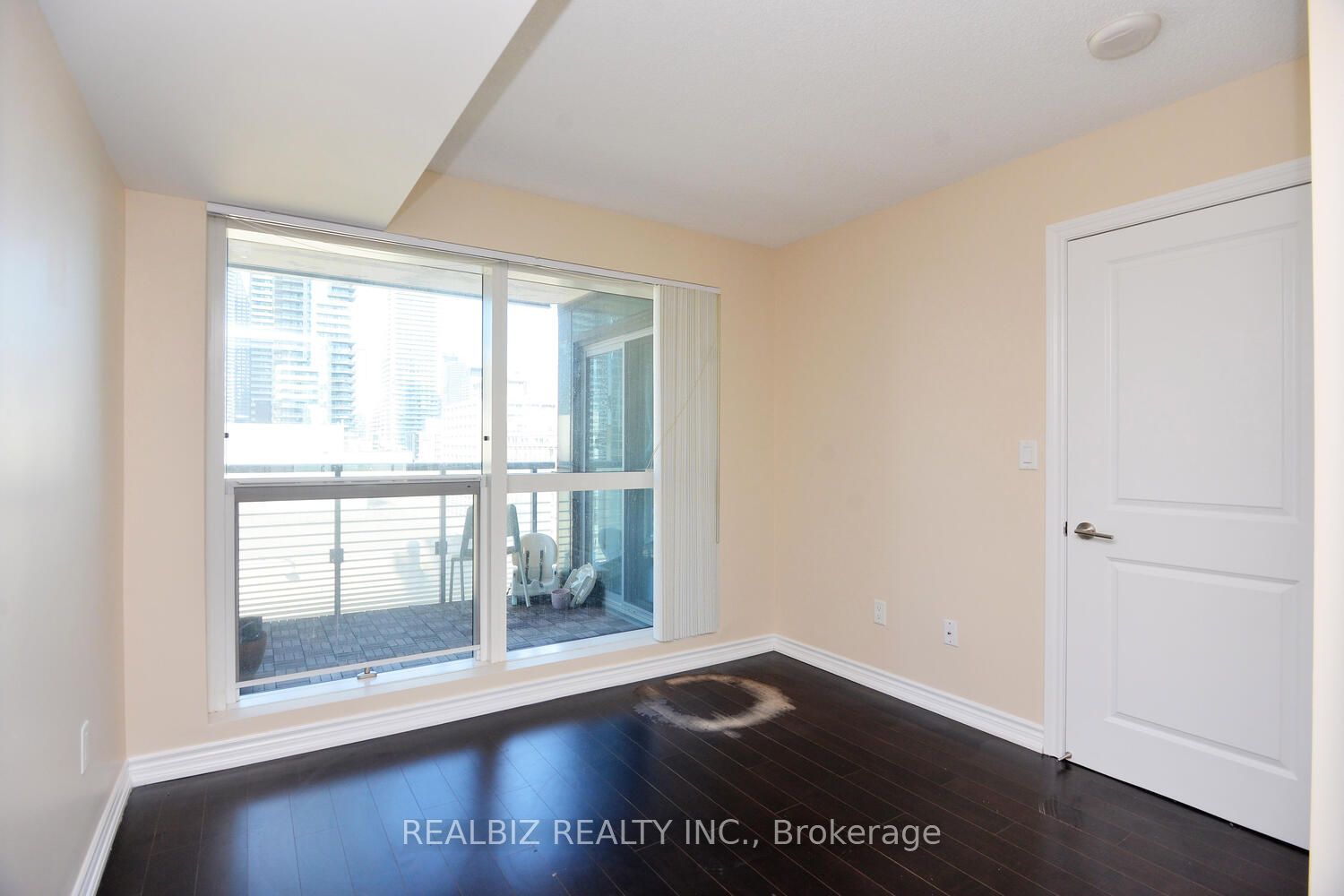 386 Yonge Street 1516 Property Photo 17