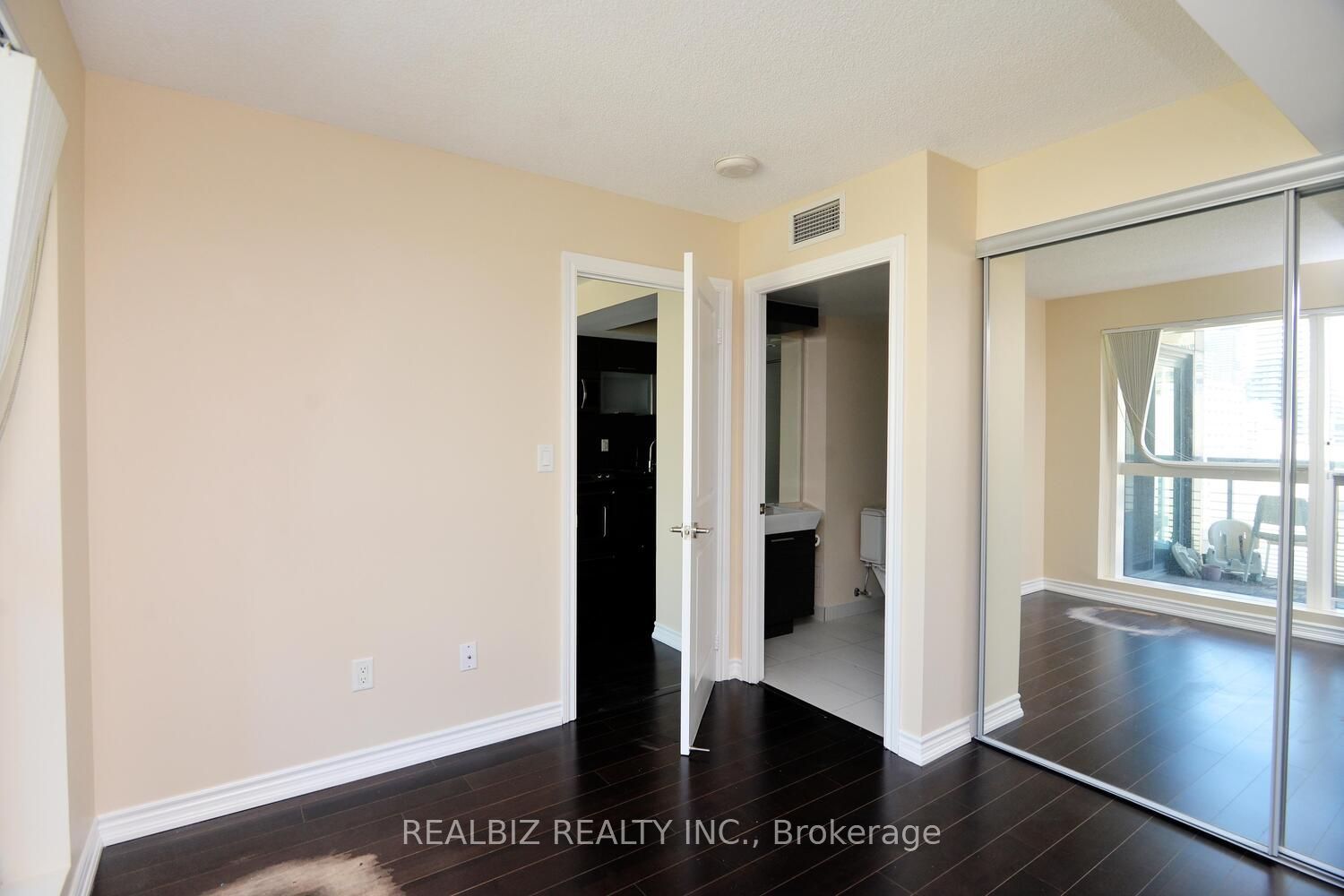 386 Yonge Street 1516 Property Photo 18