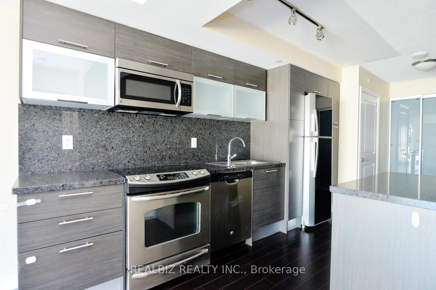 386 Yonge Street 1516 Property Photo 24