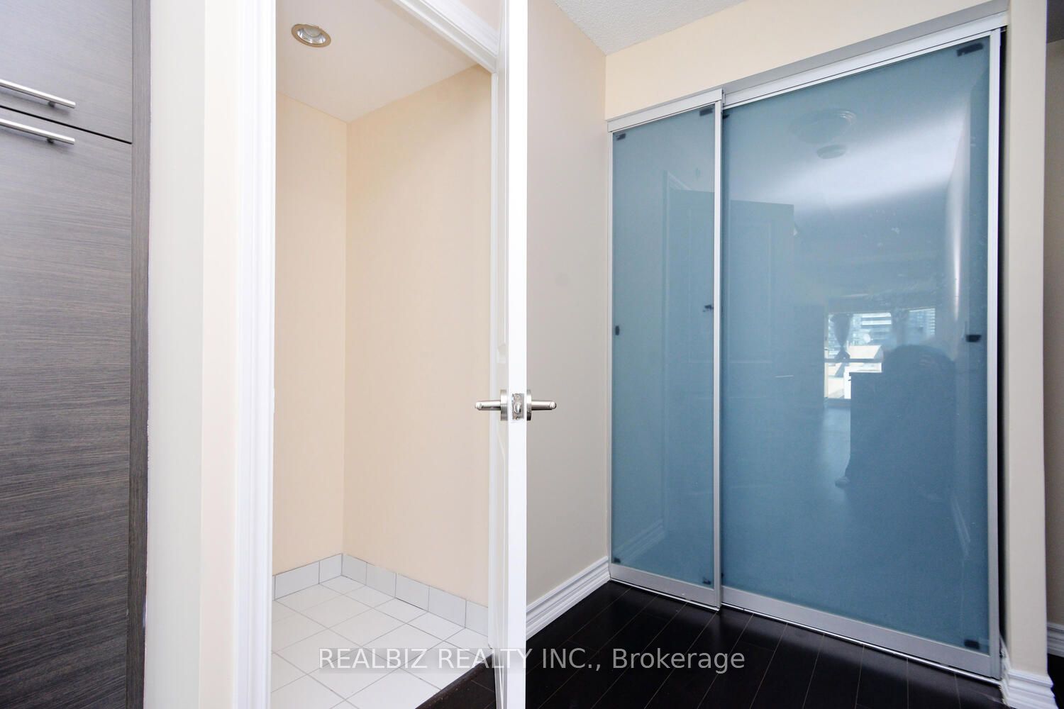 386 Yonge Street 1516 Property Photo 28