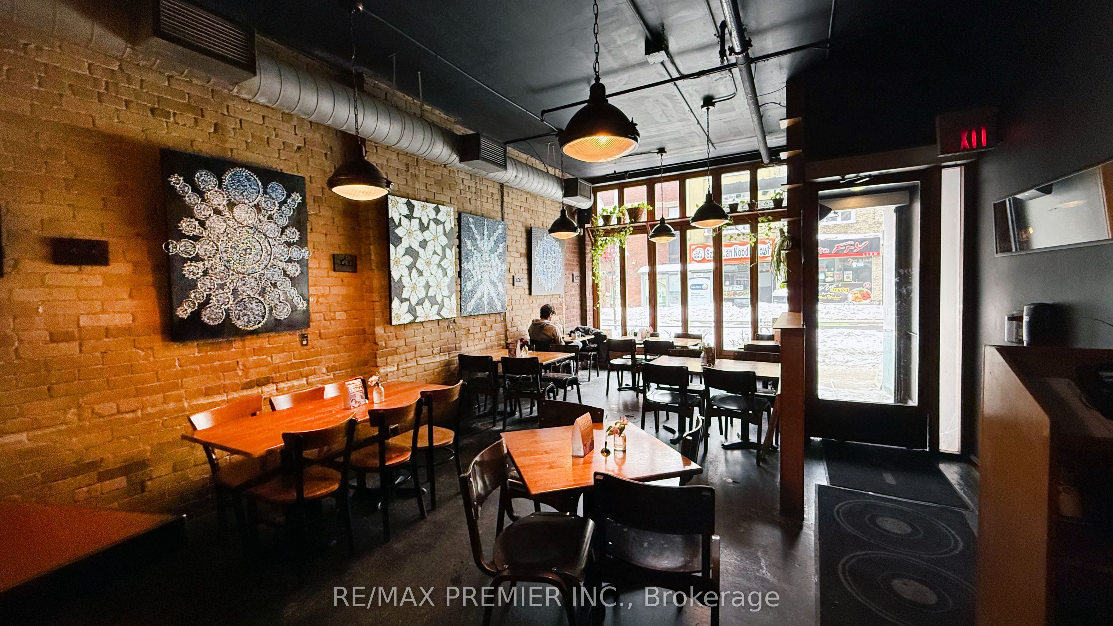 563 Bloor Street Property Photo 4