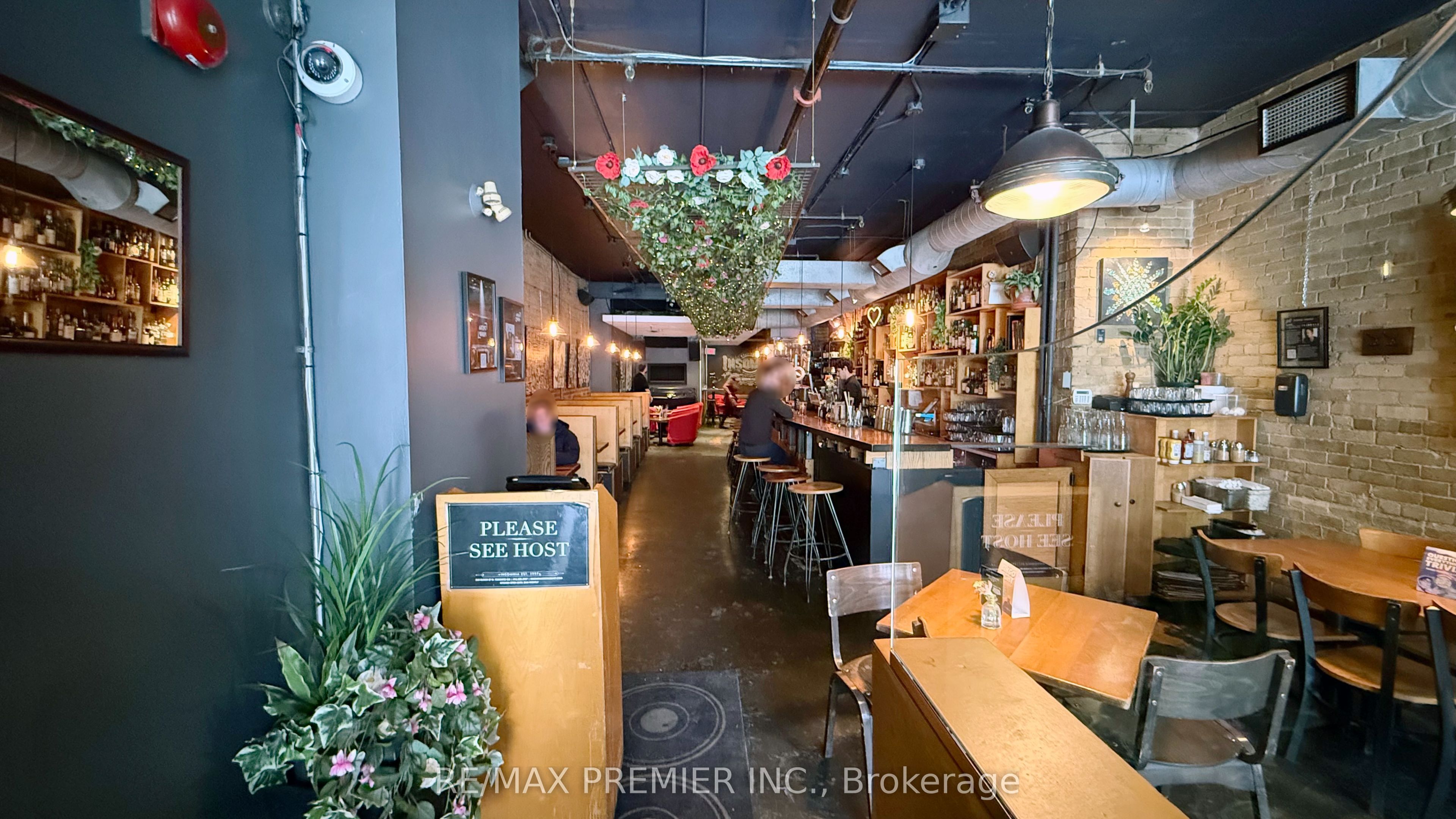 563 Bloor Street Property Photo 6