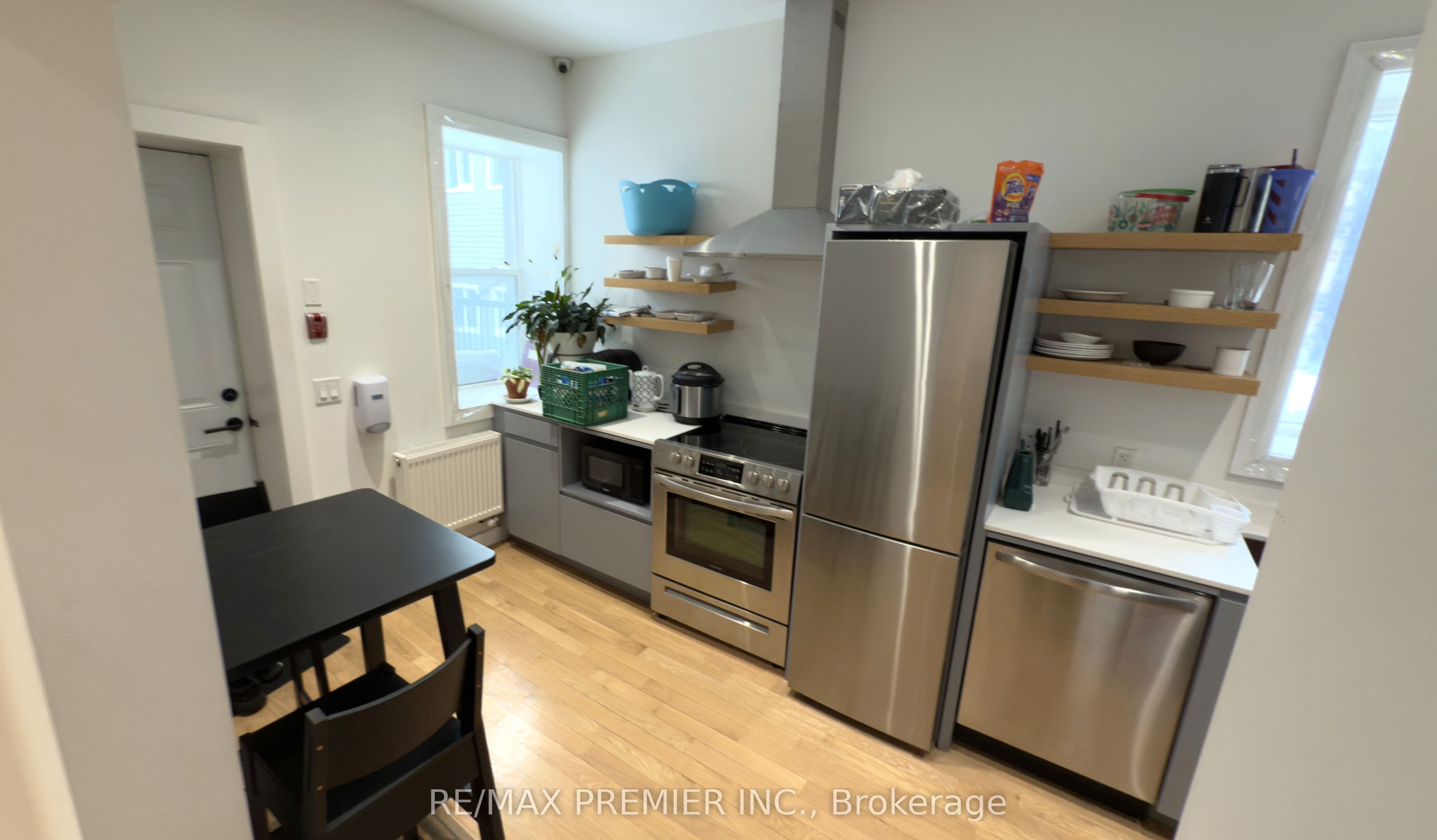 563 Bloor Street Property Photo 11