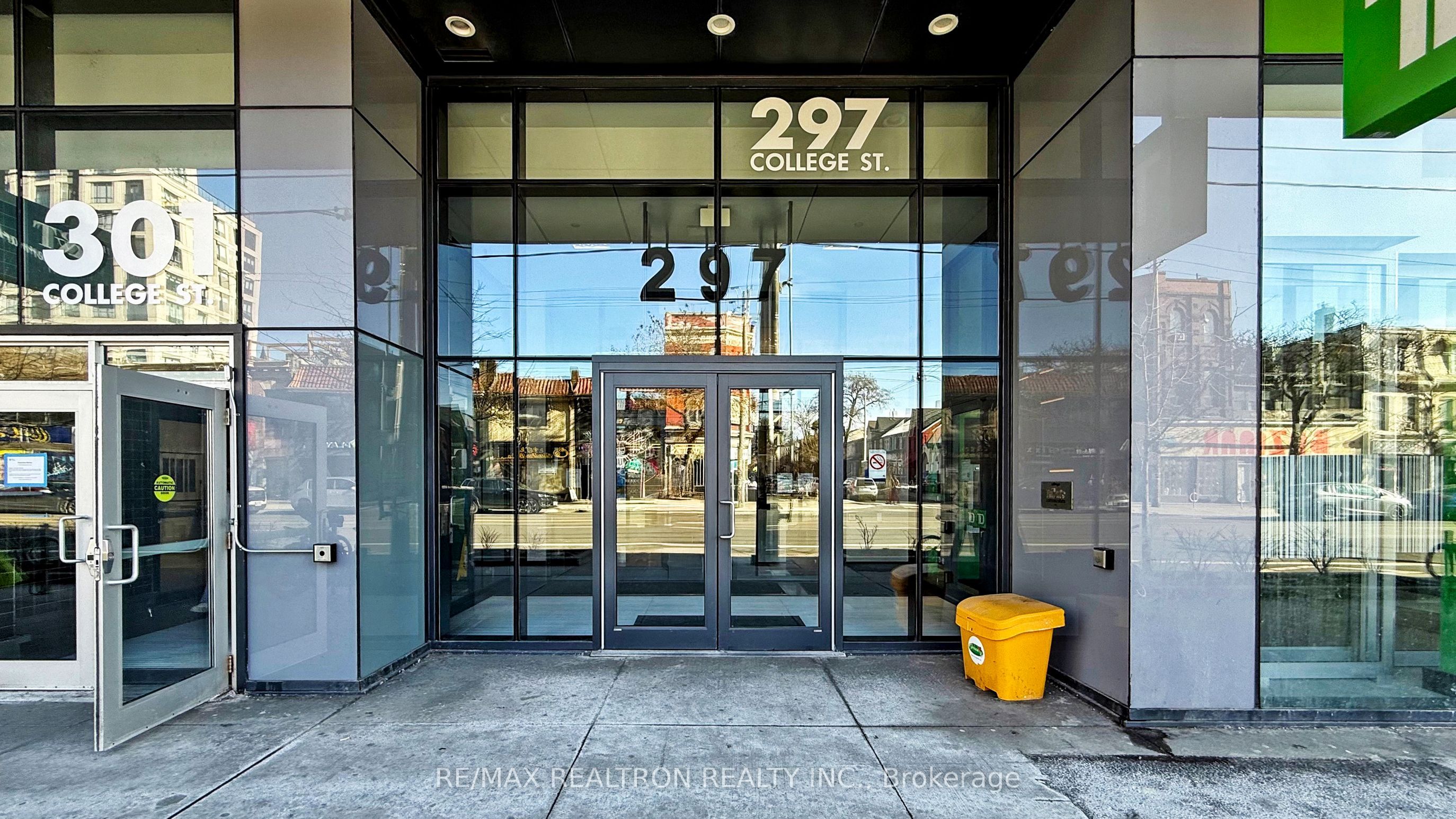 #815 - 297 College Street Property Photo 1