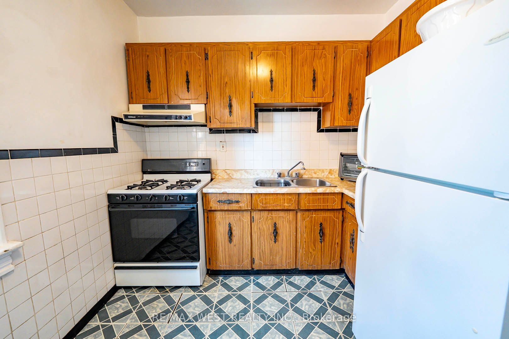 217 Gladstone Avenue Property Photo 21