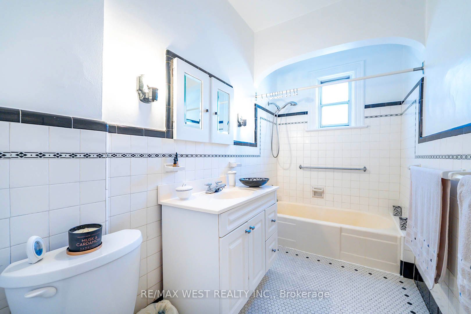 217 Gladstone Avenue Property Photo 25