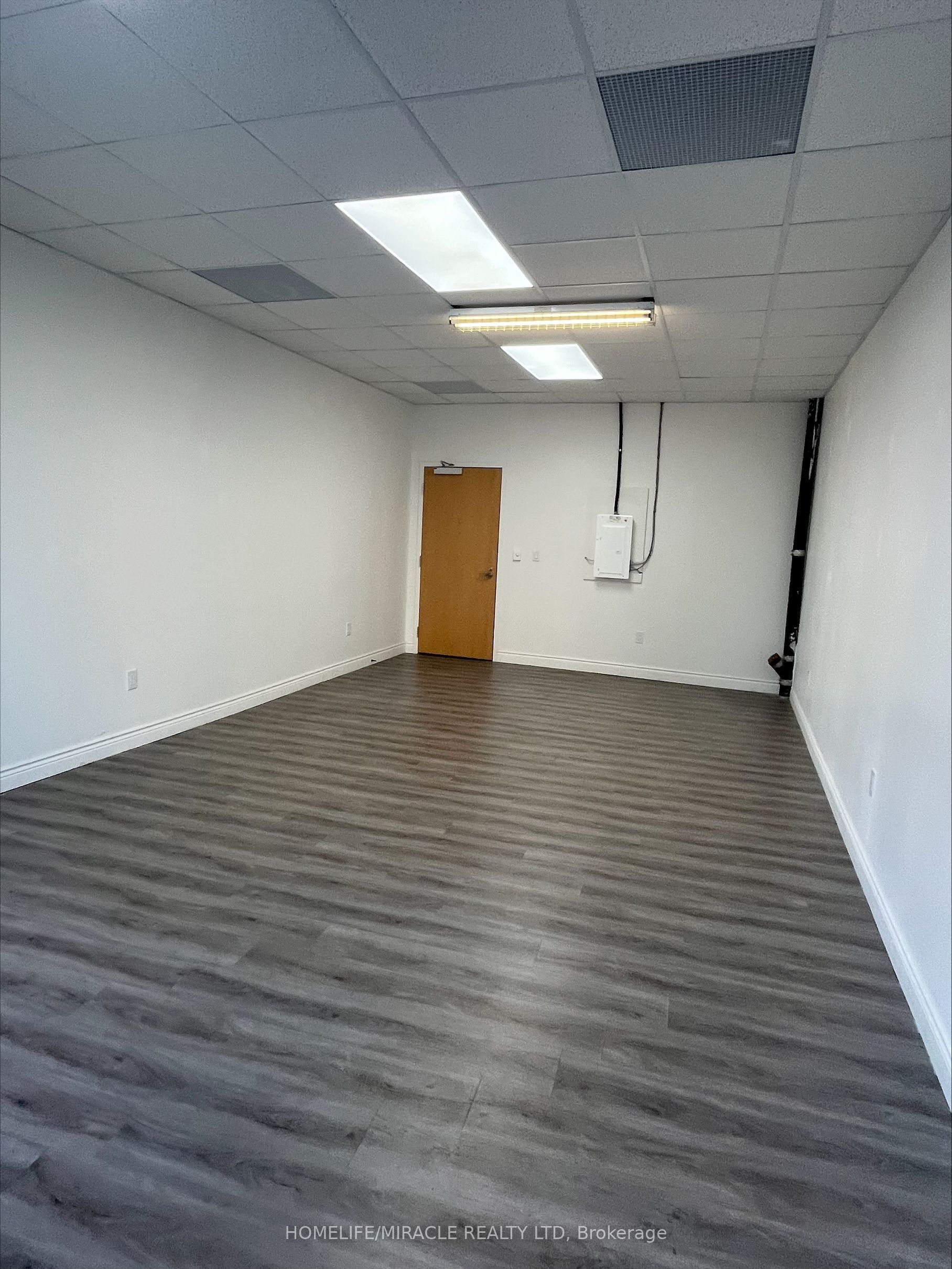 #215 - 15 Wellesley Street Property Photo 5