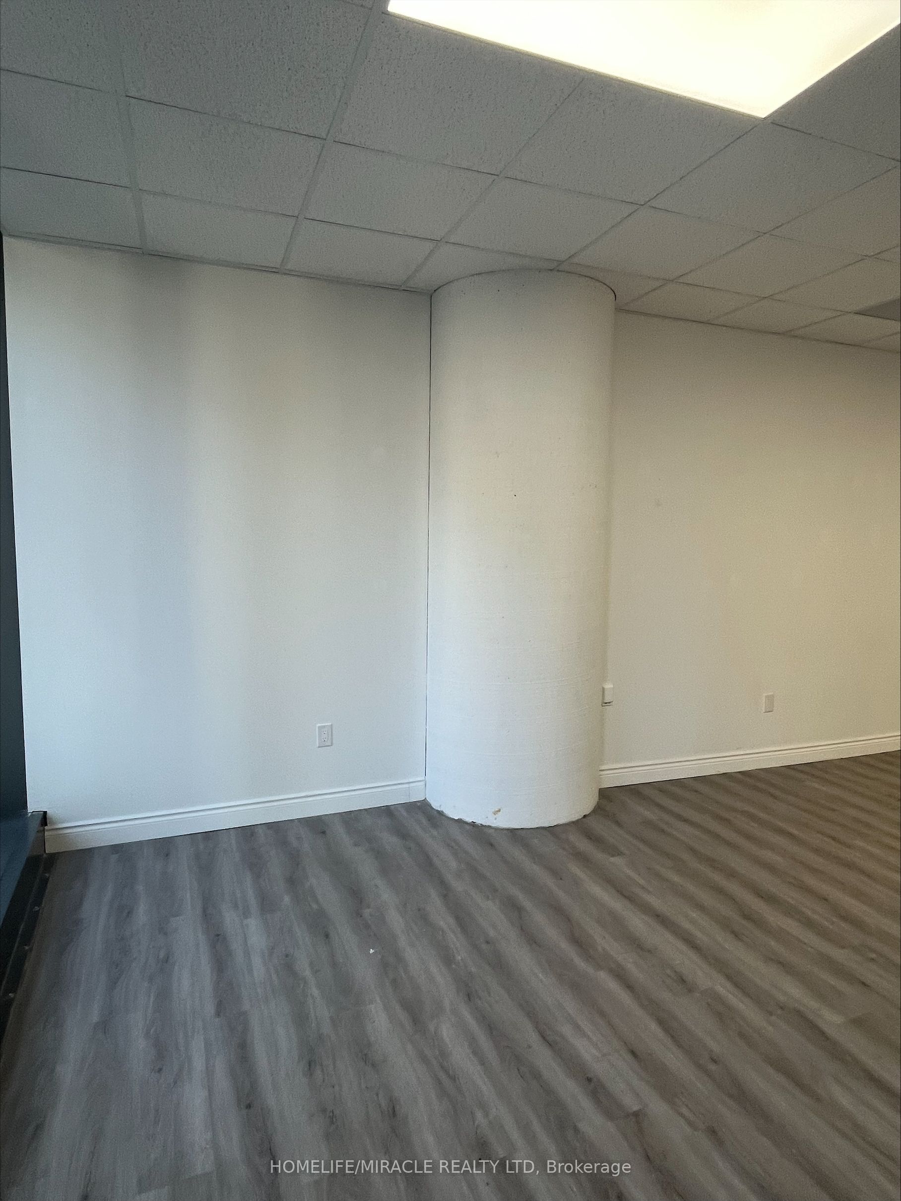 #215 - 15 Wellesley Street Property Photo 7