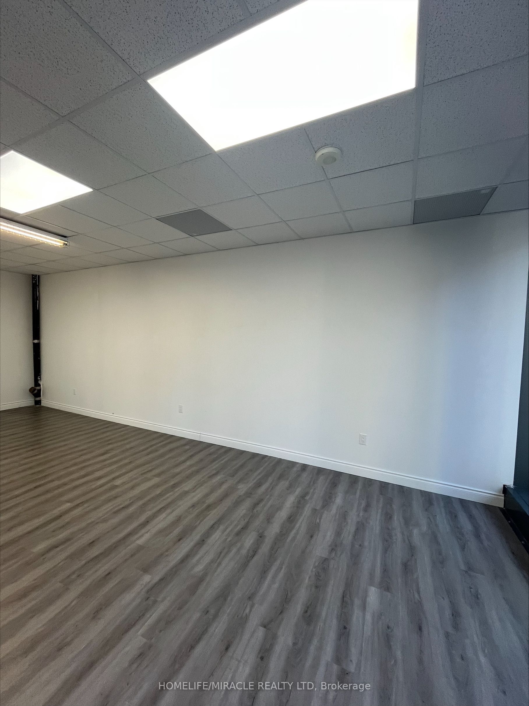 #215 - 15 Wellesley Street Property Photo 8