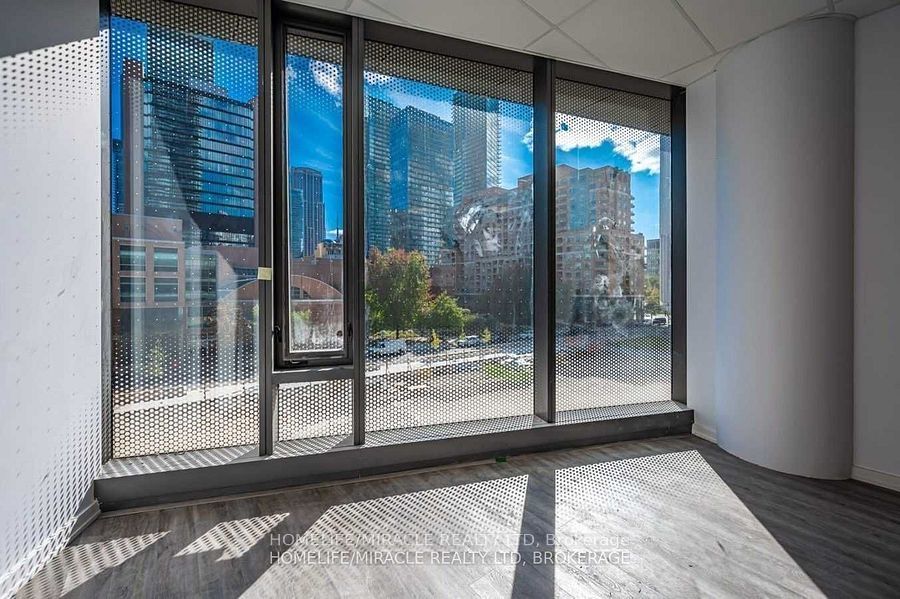 #215 - 15 Wellesley Street Property Photo 12