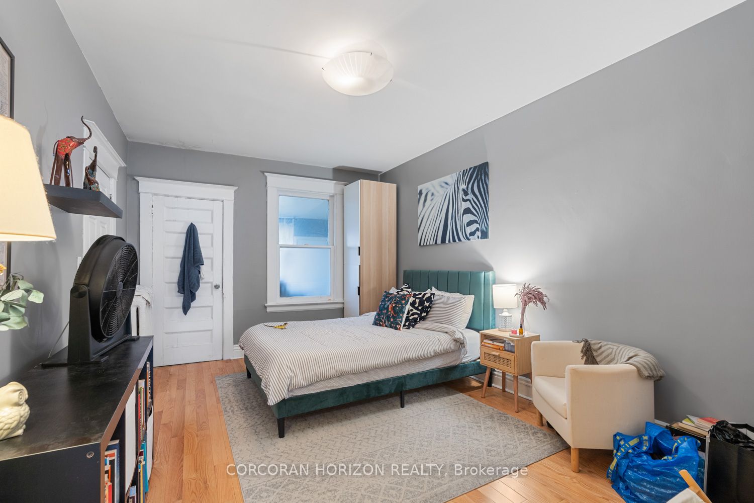 682 College Street Property Photo 6
