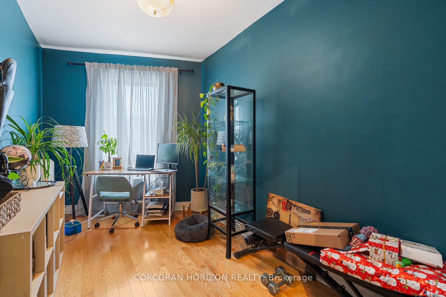 682 College Street Property Photo 8