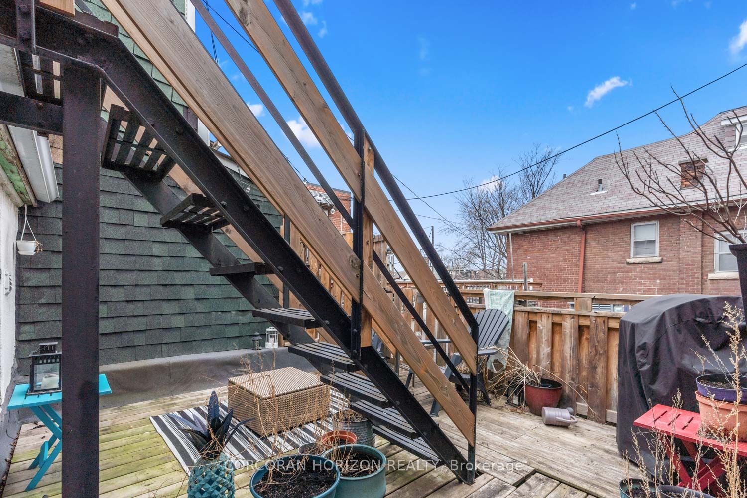 682 College Street Property Photo 12
