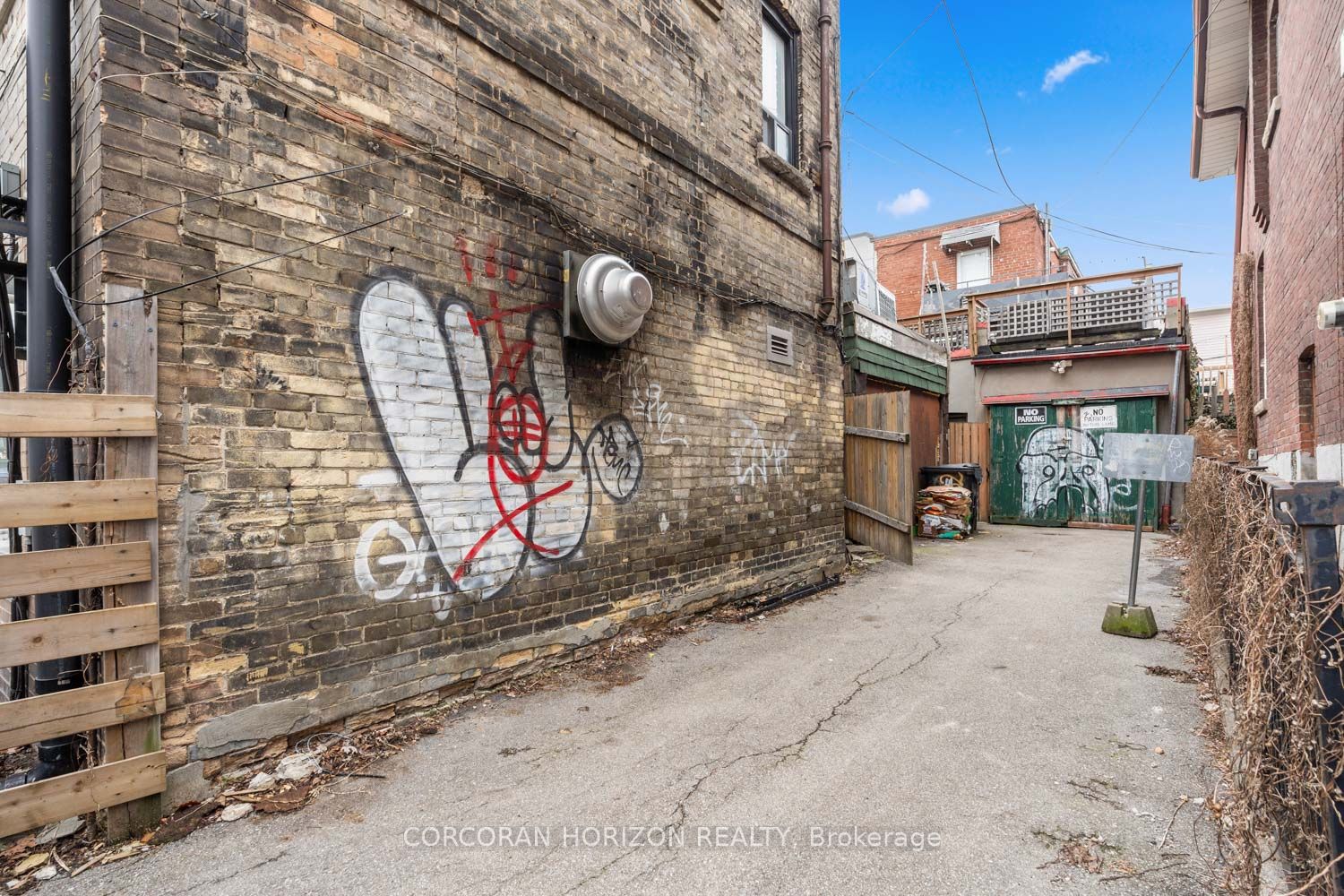 682 College Street Property Photo 14