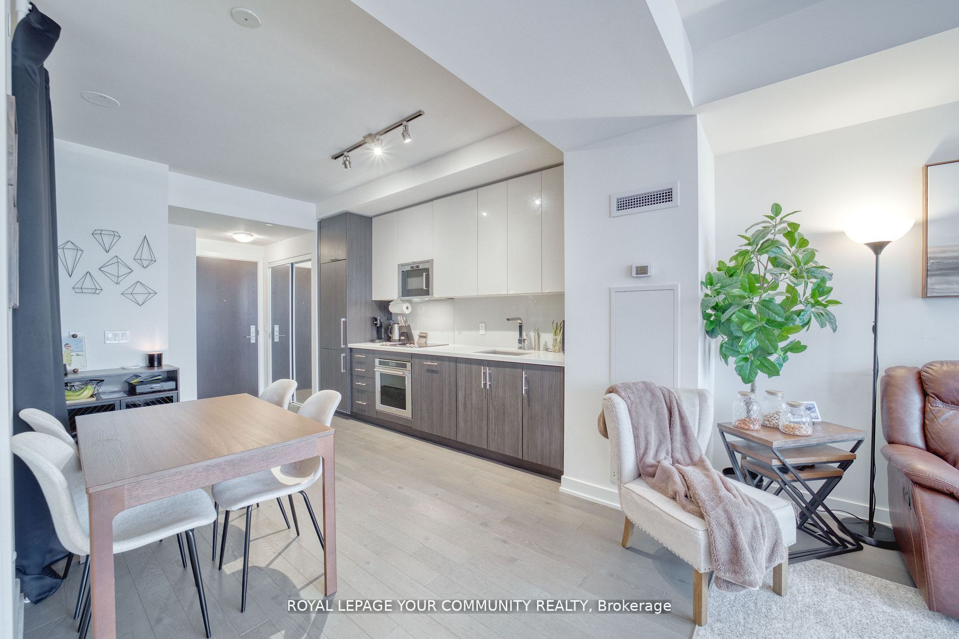 330 Richmond Street W 1711 Property Photo 10