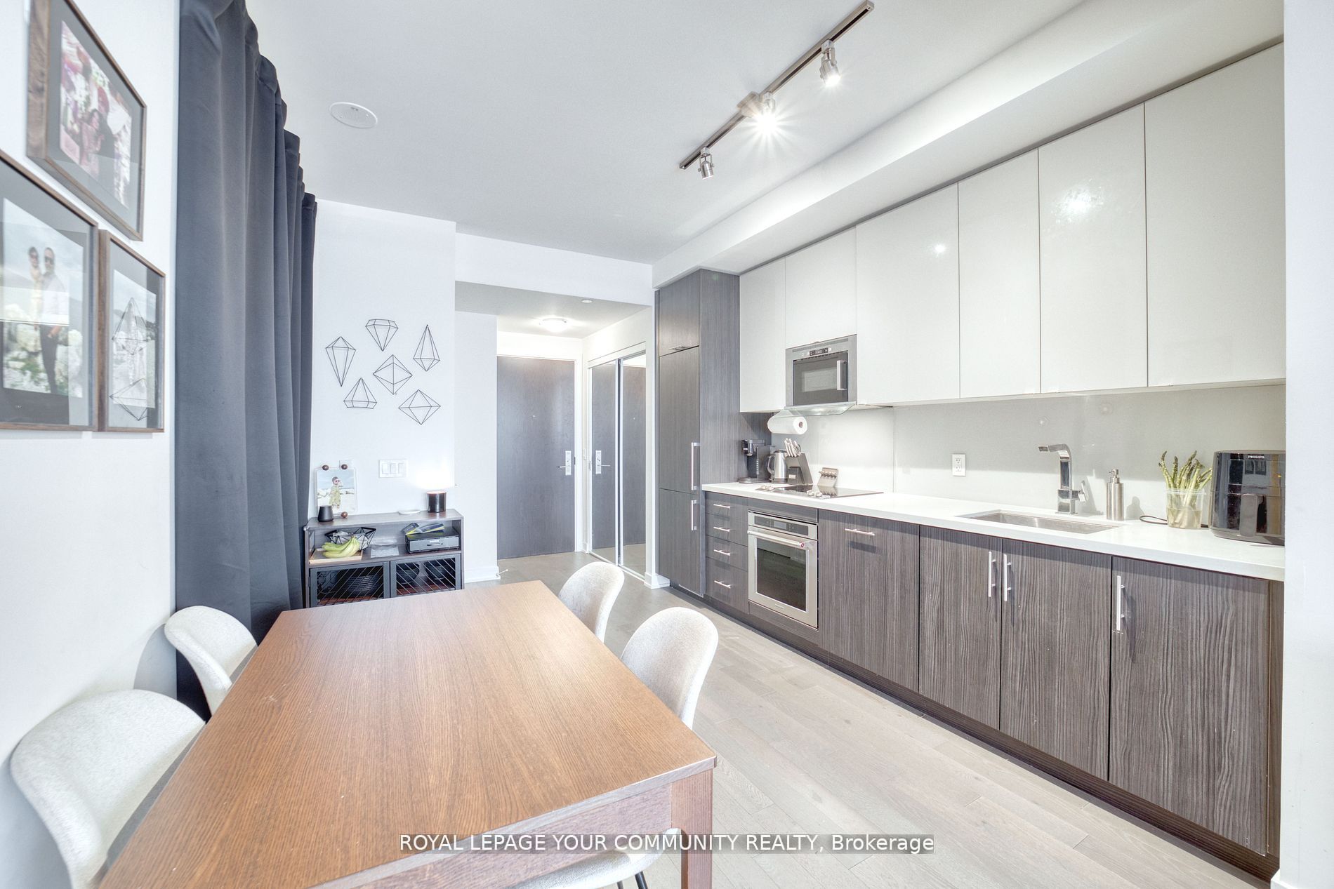 330 Richmond Street W 1711 Property Photo 11