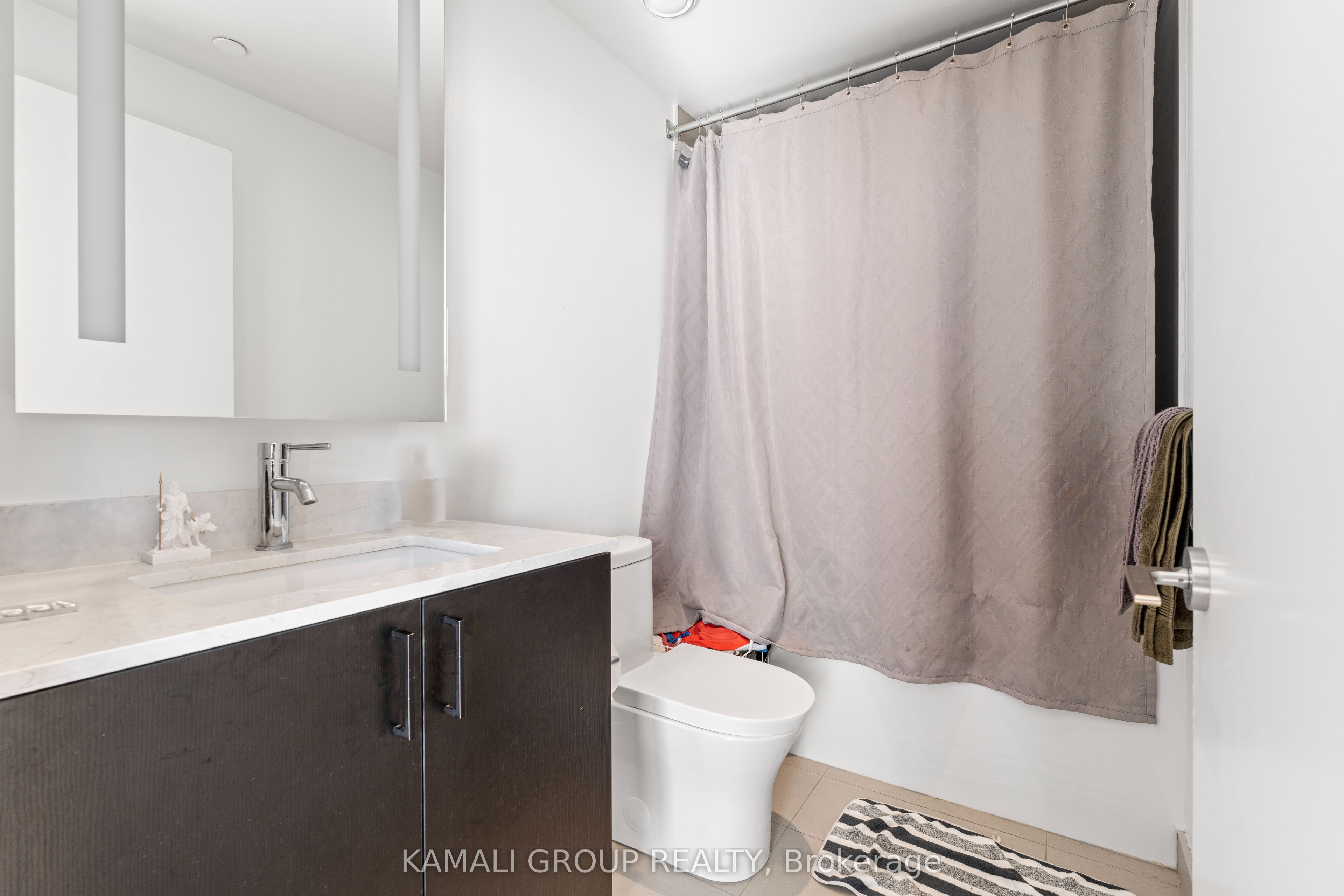 135 East Liberty Street 2411 Property Photo 10