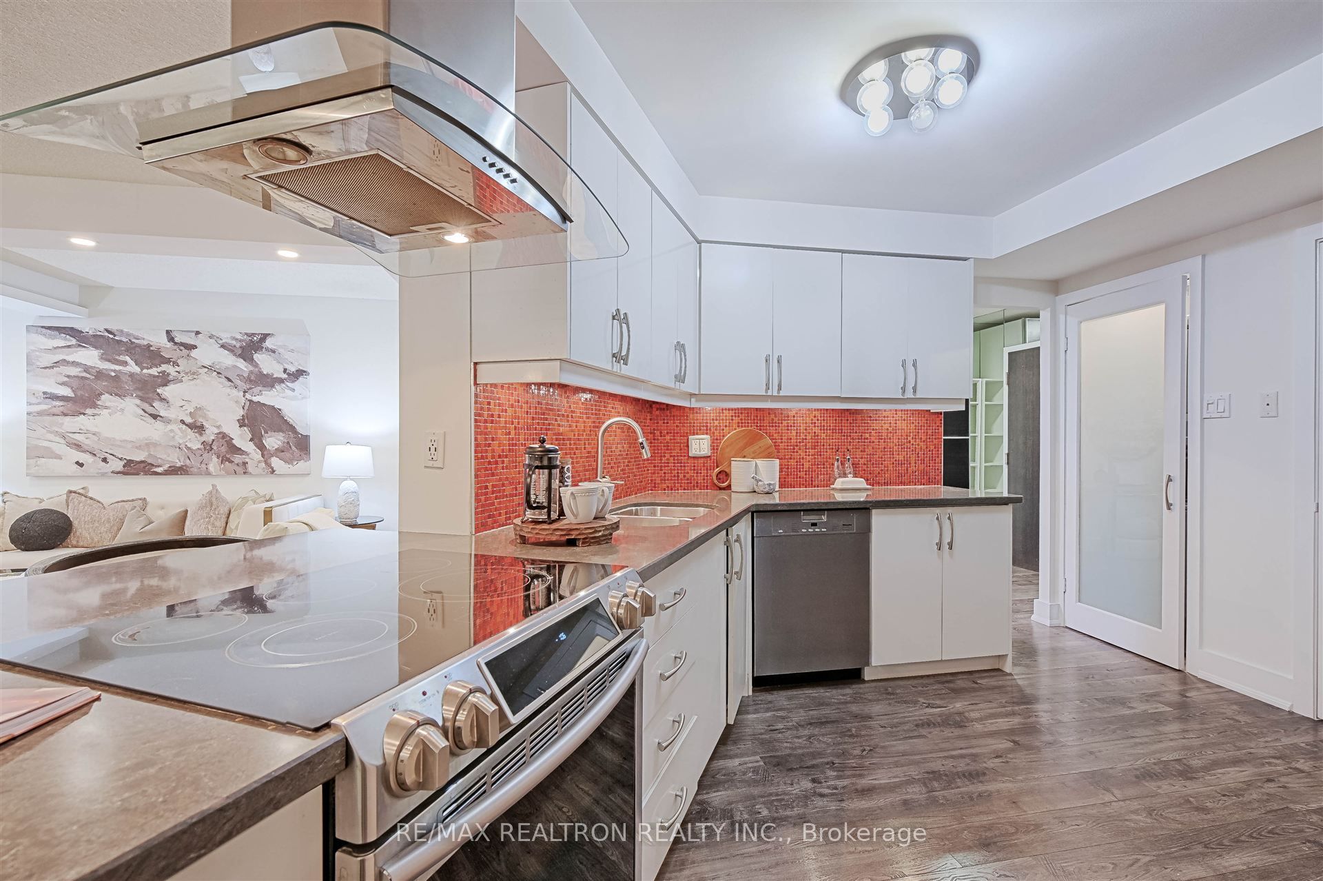 #204 - 15 Mcmurrich Street Property Photo 13