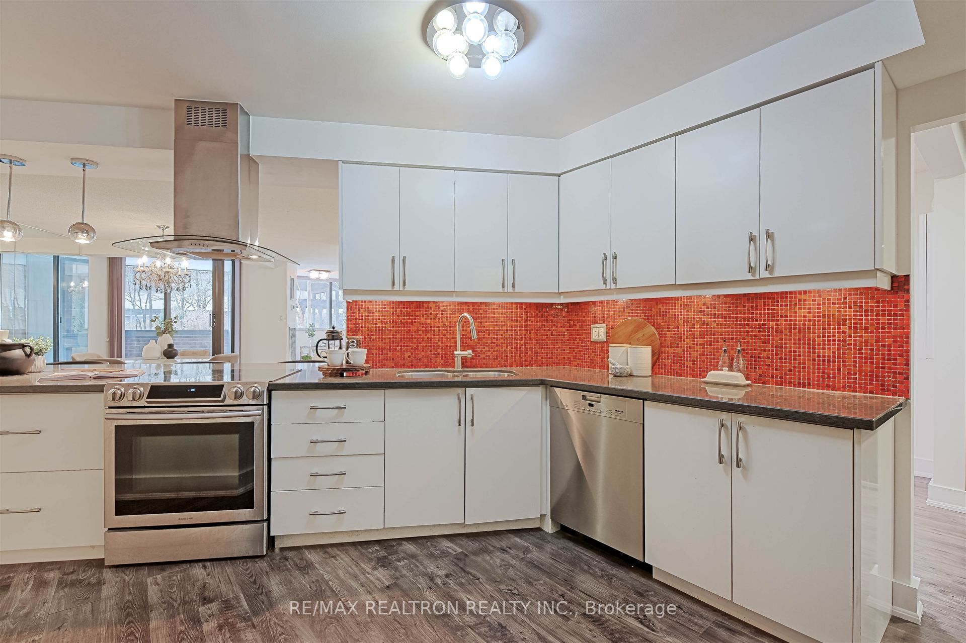 #204 - 15 Mcmurrich Street Property Photo 14