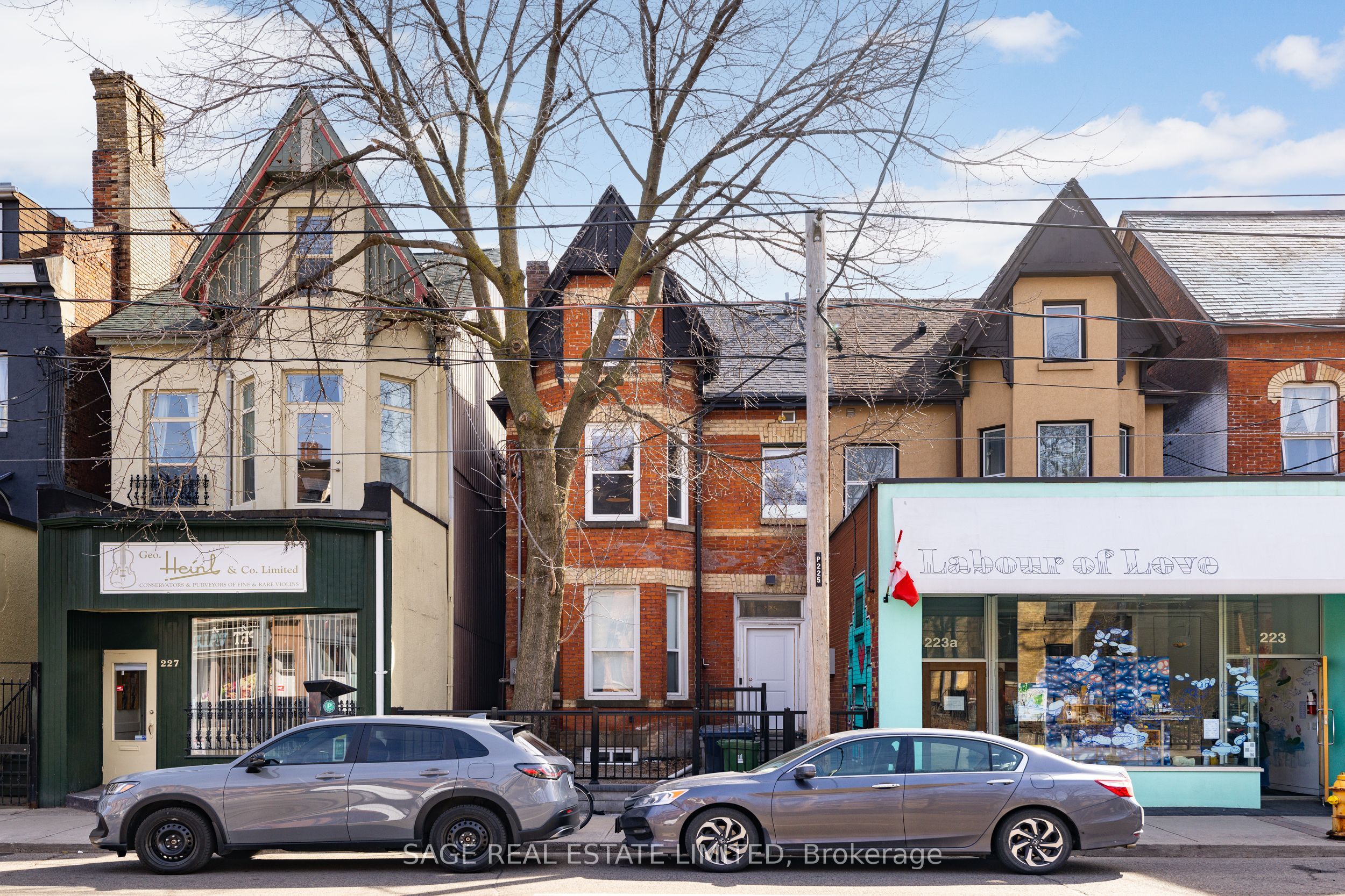 #4 - 225 Carlton Street Property Photo 1