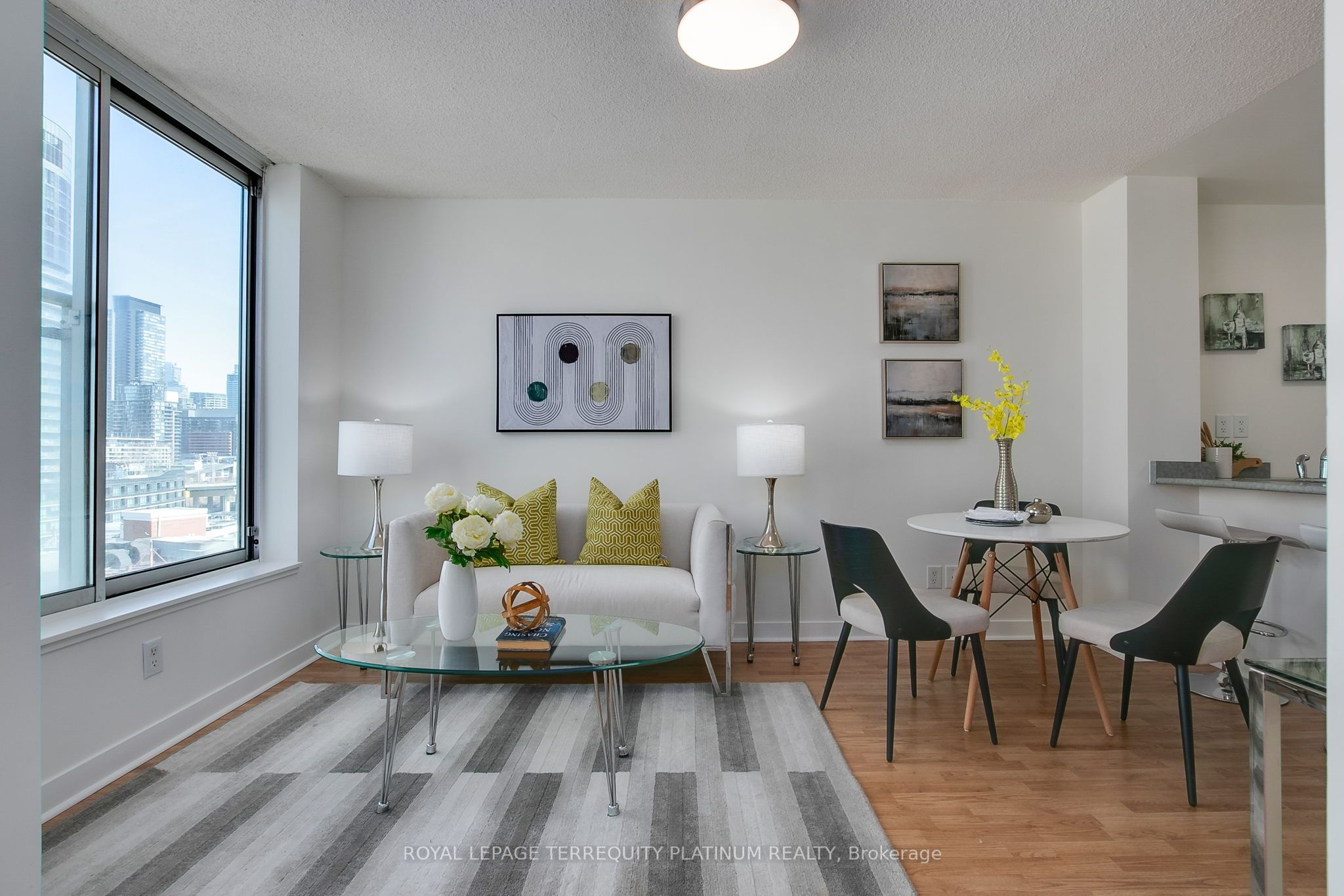 #1123 - 650 Queens Quay Property Photo 3