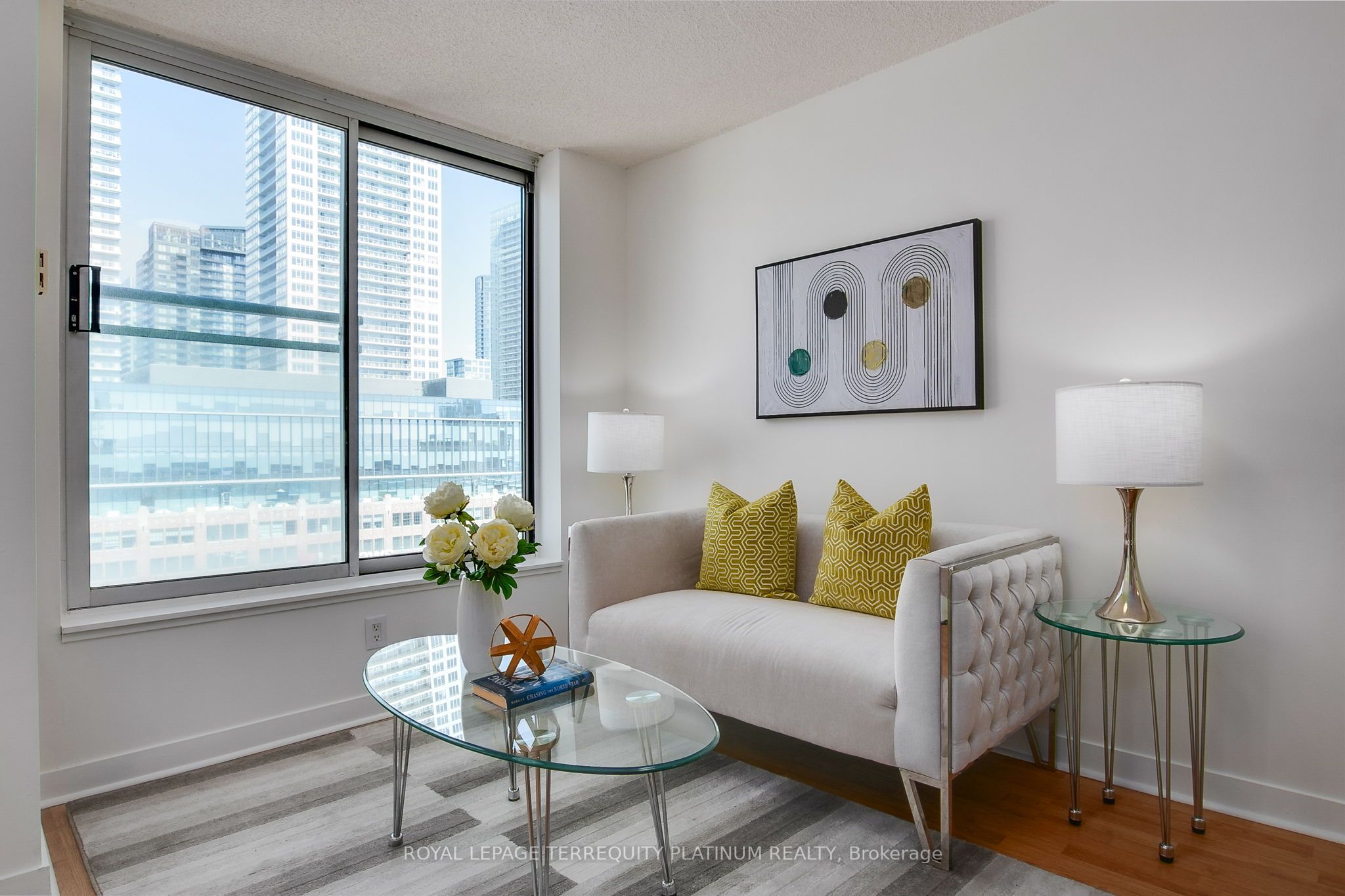 #1123 - 650 Queens Quay Property Photo 4