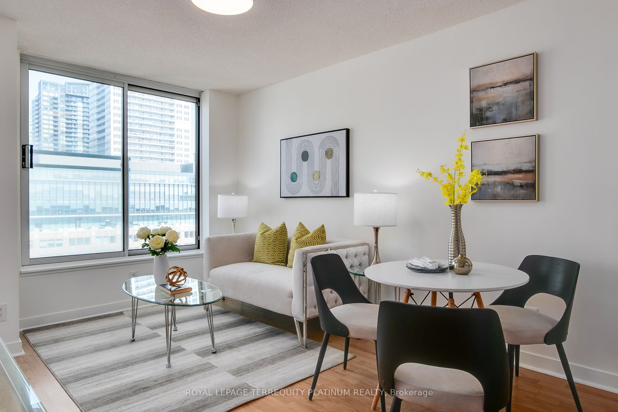 #1123 - 650 Queens Quay Property Photo 5