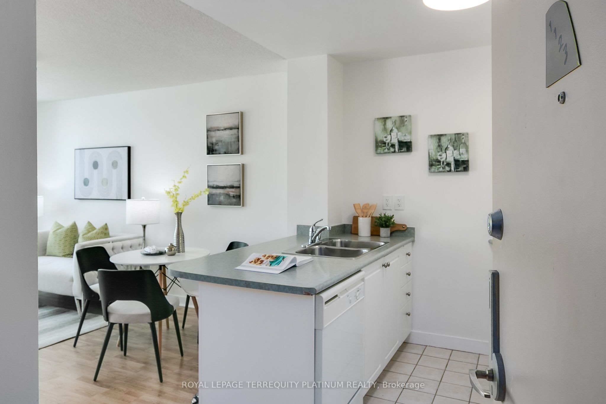 #1123 - 650 Queens Quay Property Photo 7