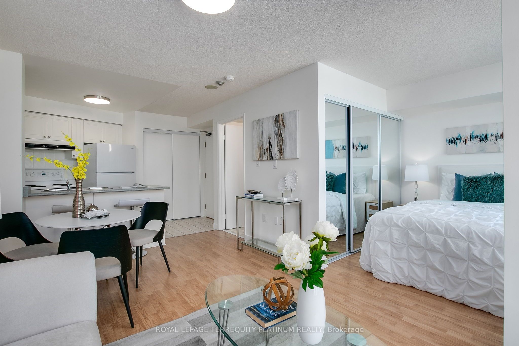 #1123 - 650 Queens Quay Property Photo 8