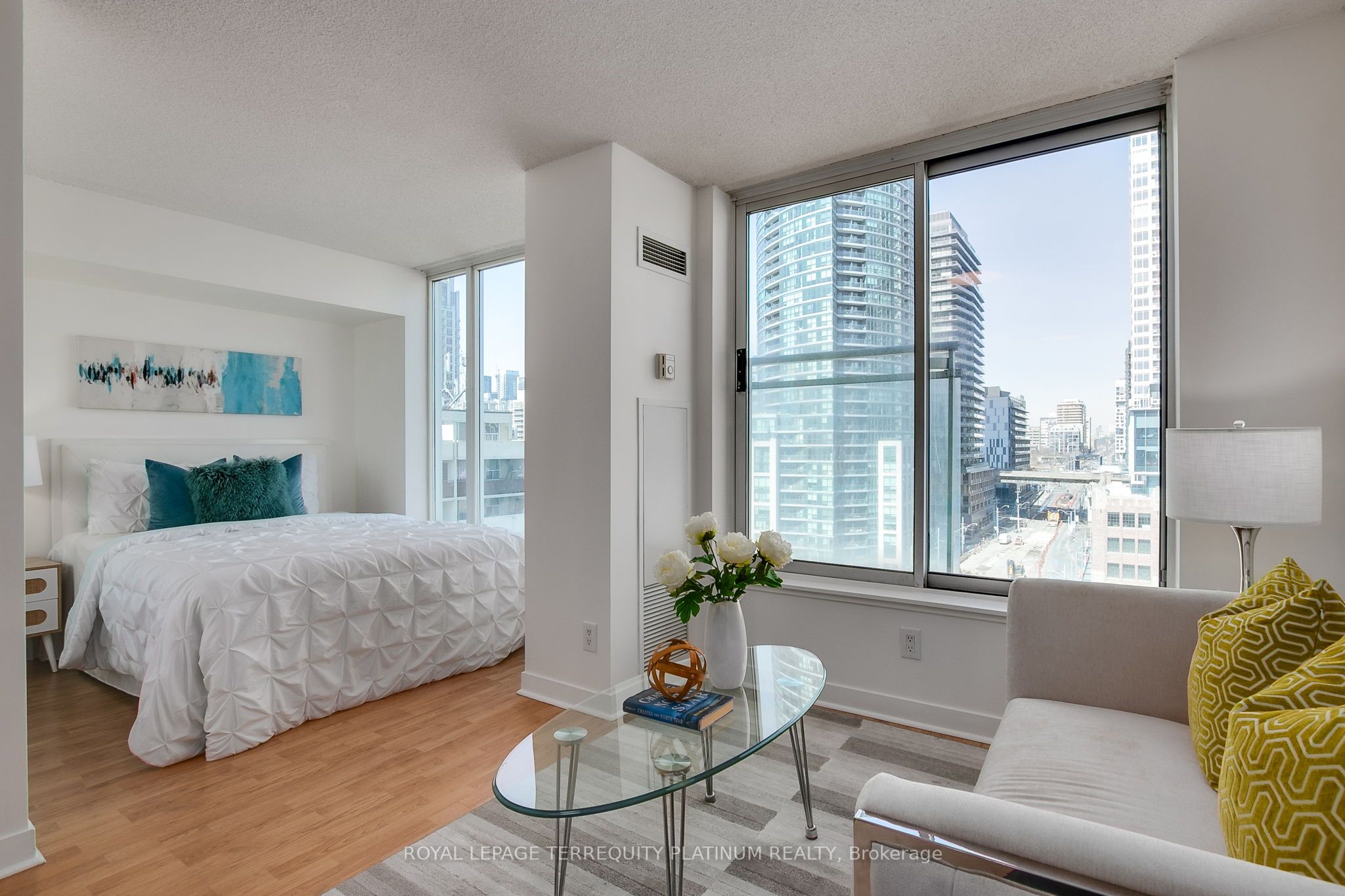#1123 - 650 Queens Quay Property Photo 9