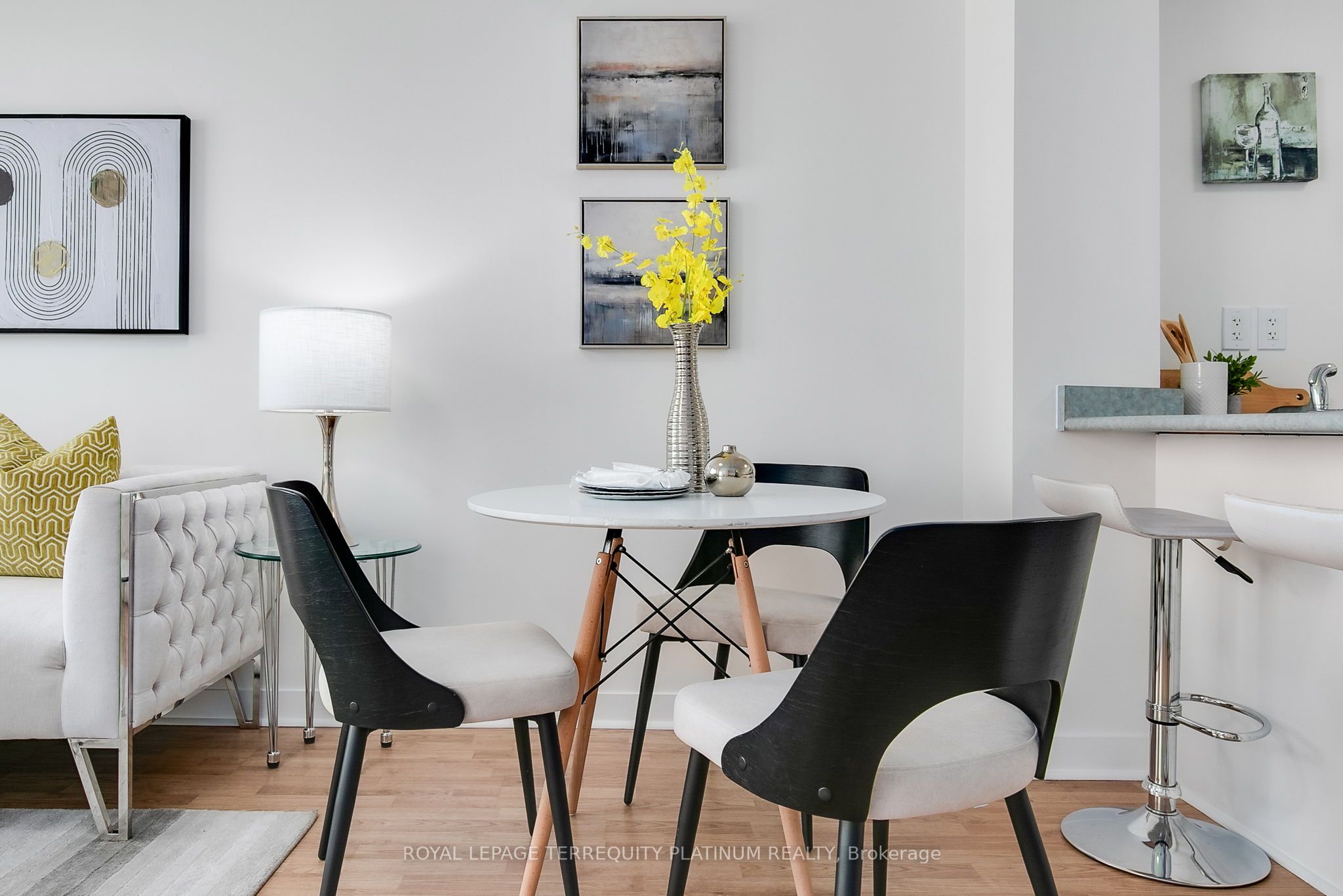 #1123 - 650 Queens Quay Property Photo 10