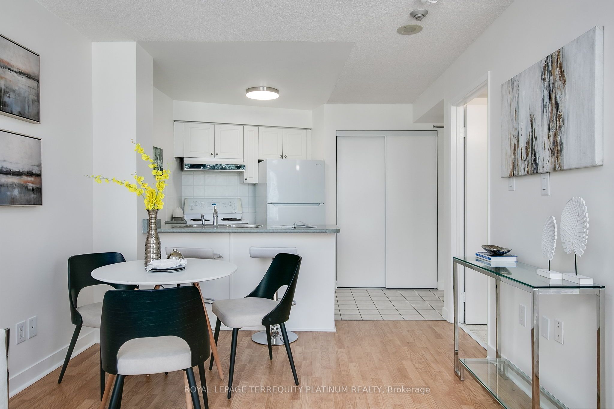 #1123 - 650 Queens Quay Property Photo 12