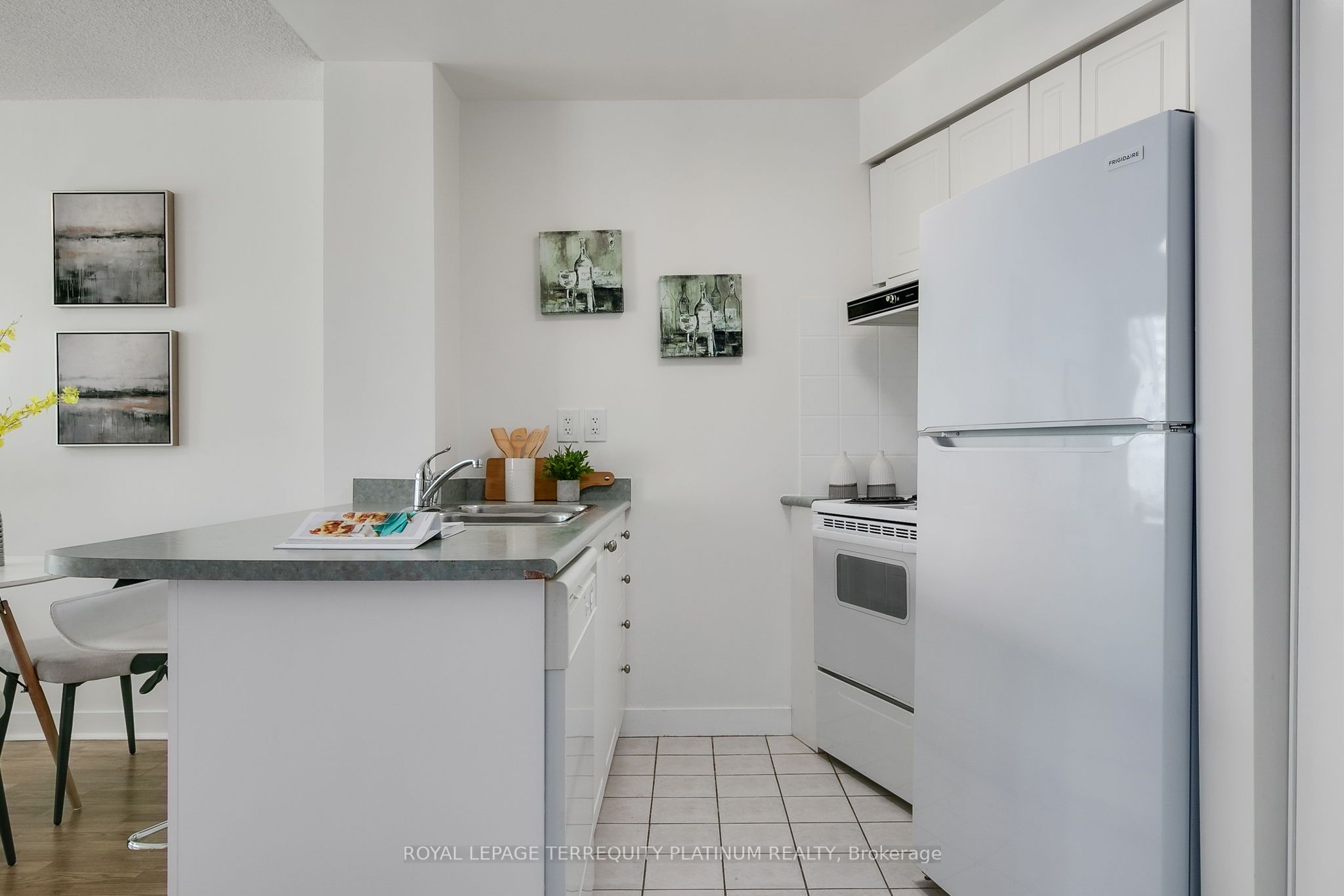 #1123 - 650 Queens Quay Property Photo 13