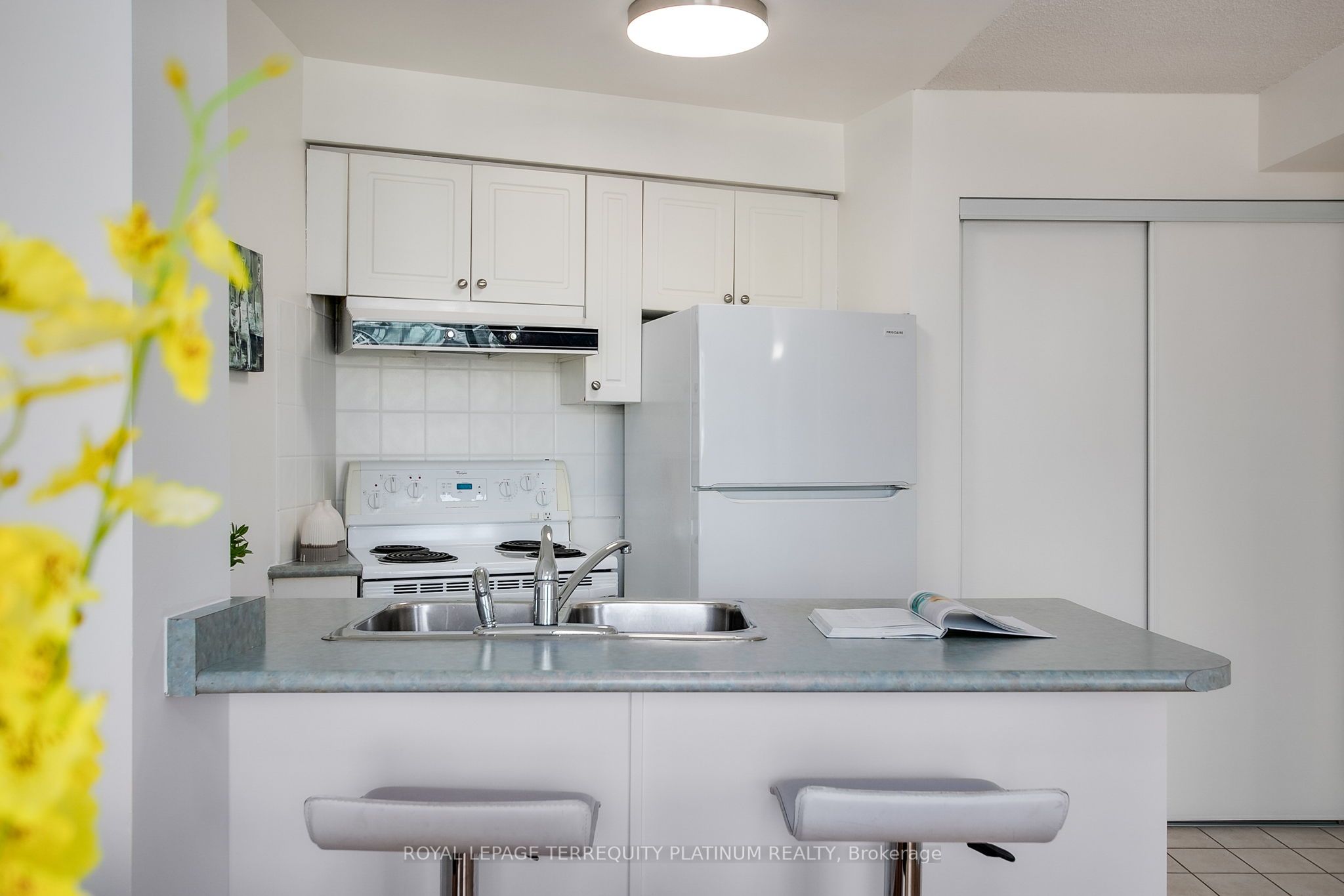 #1123 - 650 Queens Quay Property Photo 16