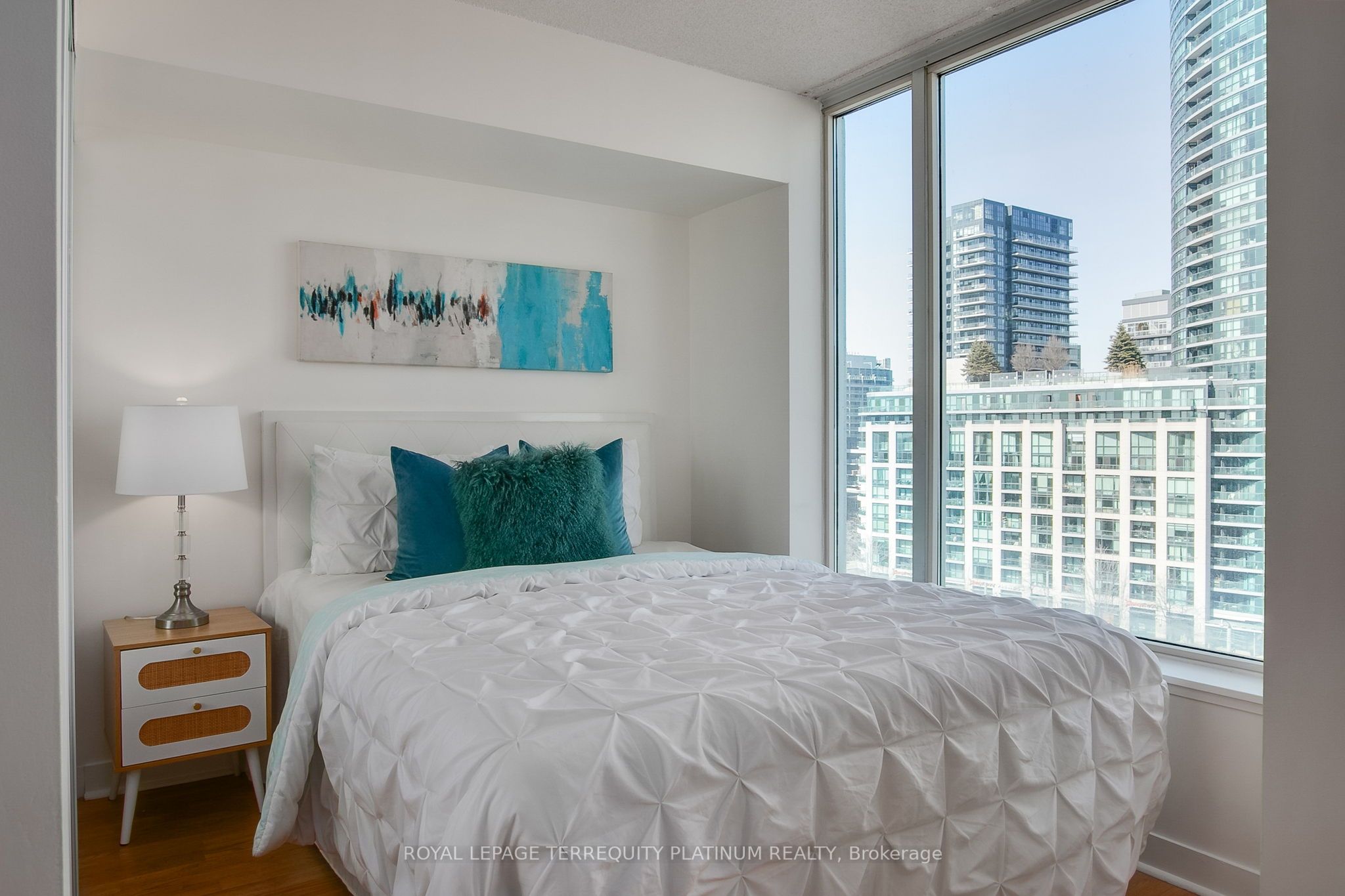 #1123 - 650 Queens Quay Property Photo 17