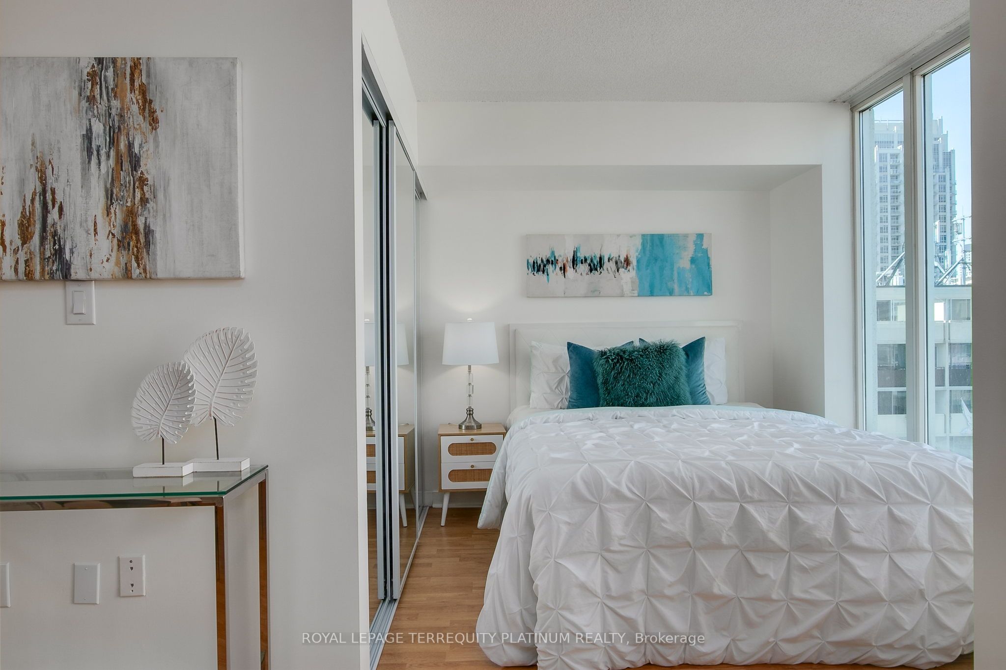 #1123 - 650 Queens Quay Property Photo 18