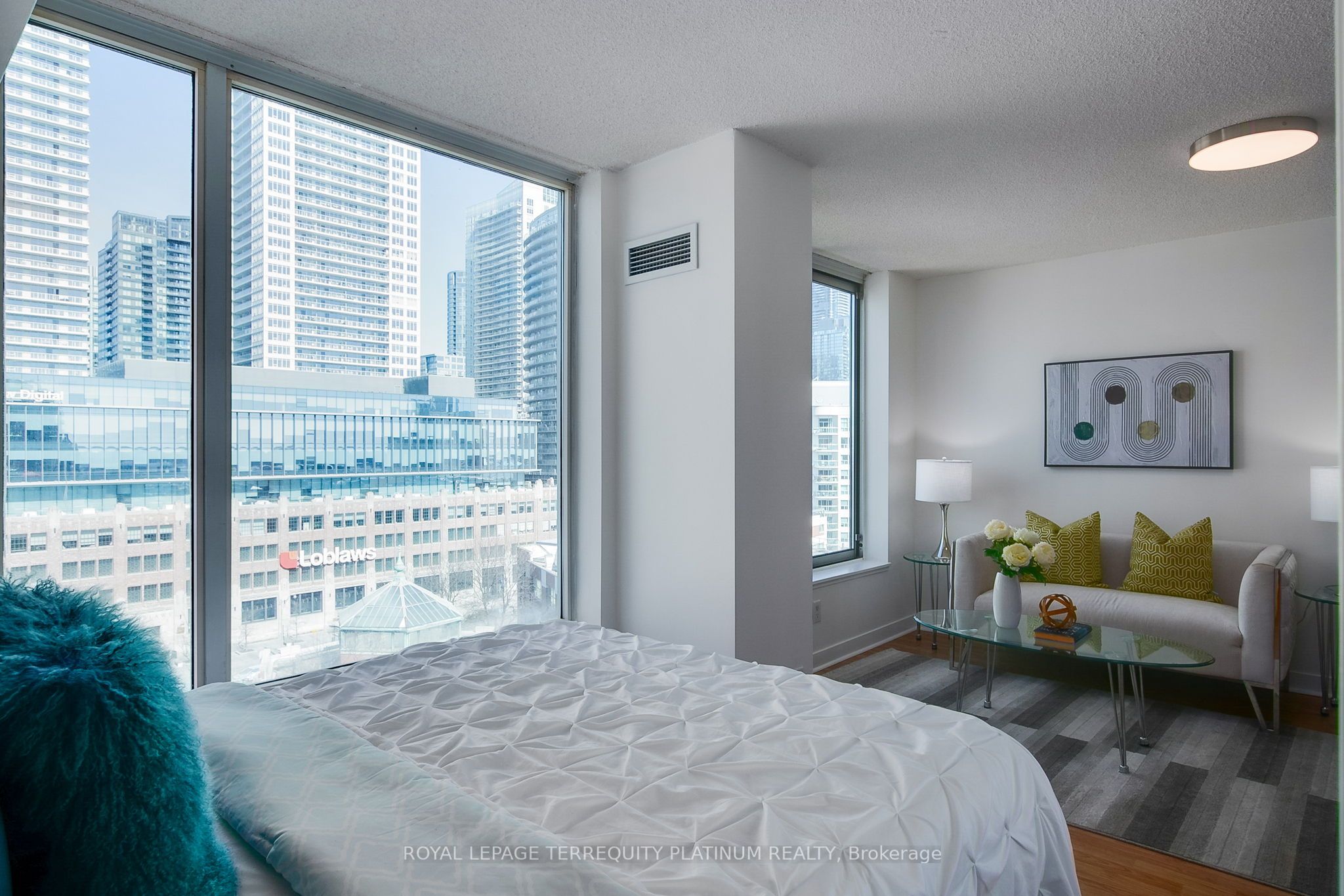 #1123 - 650 Queens Quay Property Photo 20
