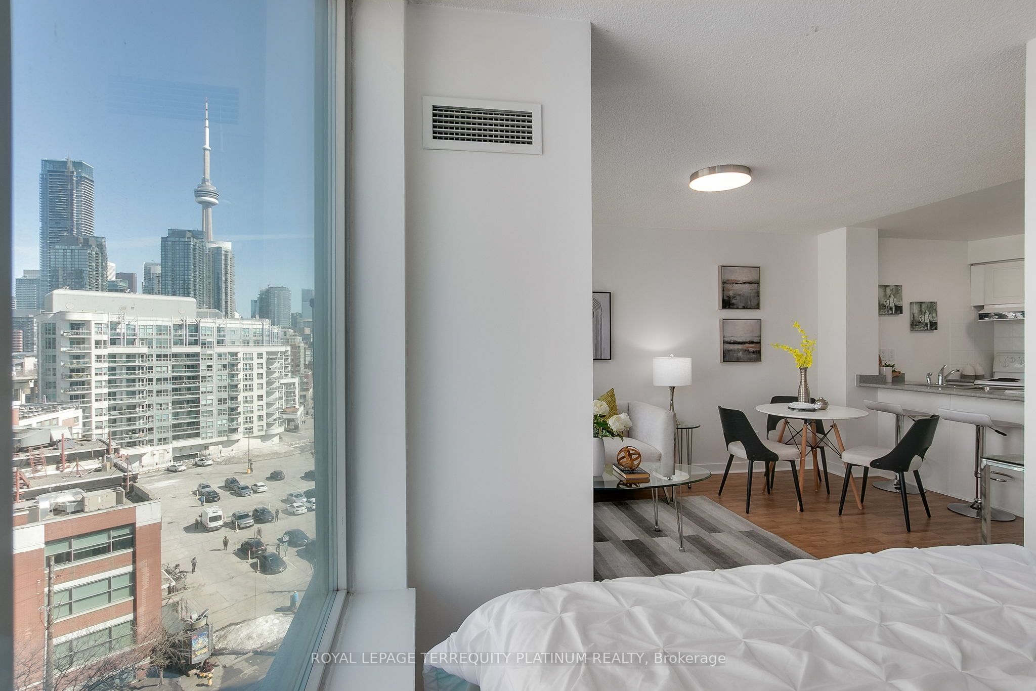 #1123 - 650 Queens Quay Property Photo 21