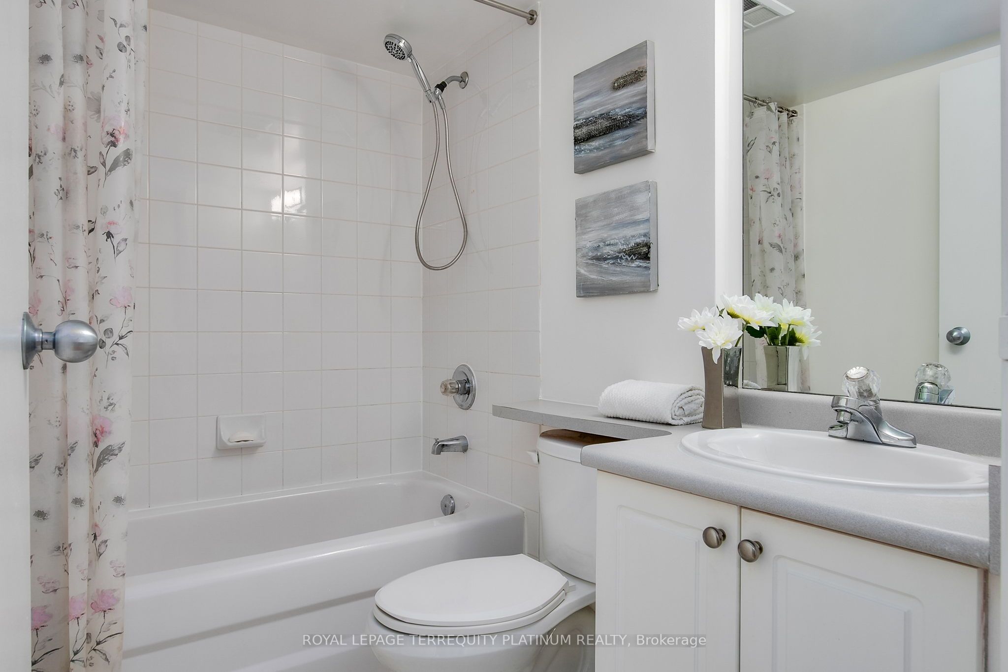 #1123 - 650 Queens Quay Property Photo 22