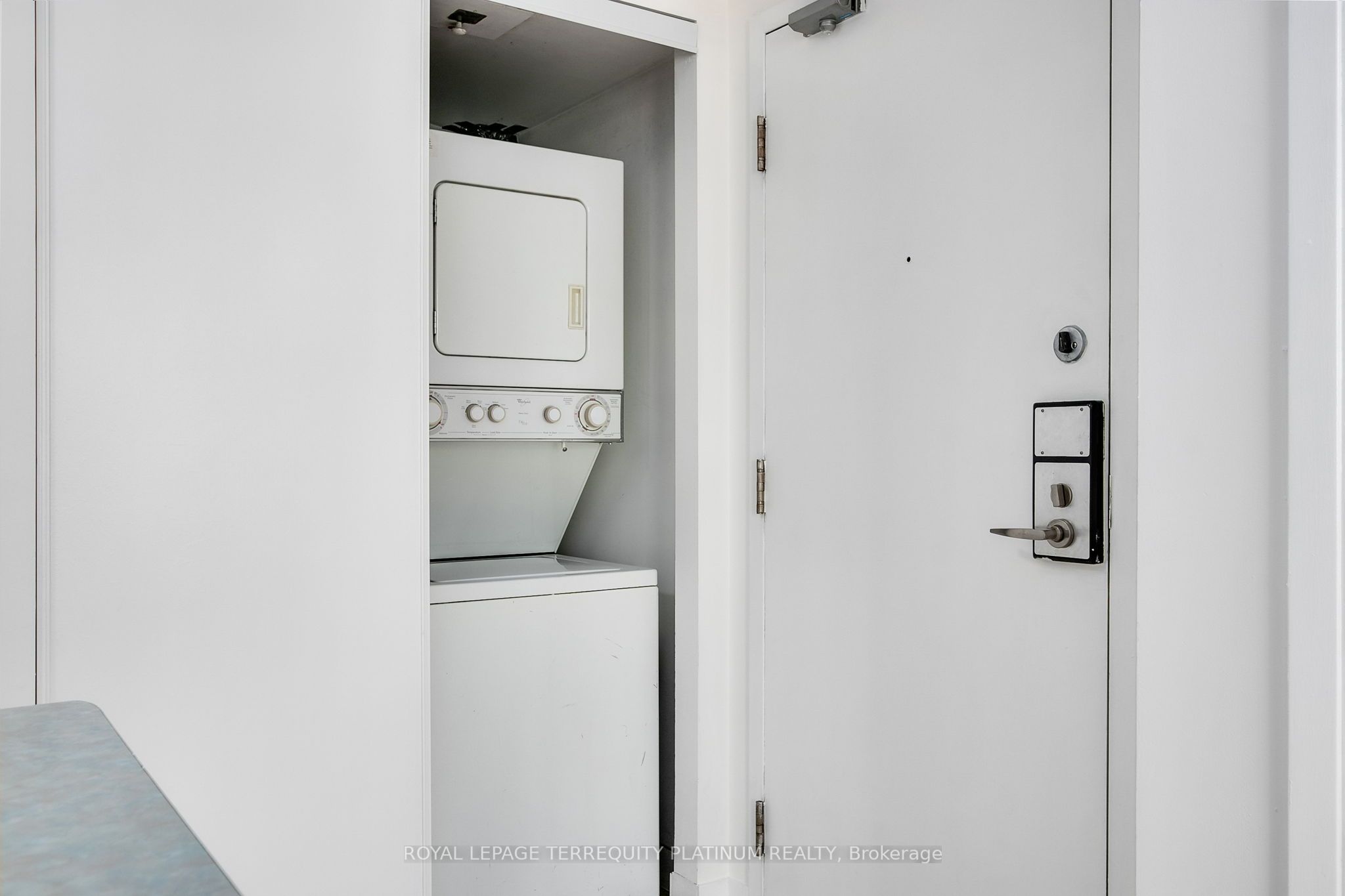 #1123 - 650 Queens Quay Property Photo 23