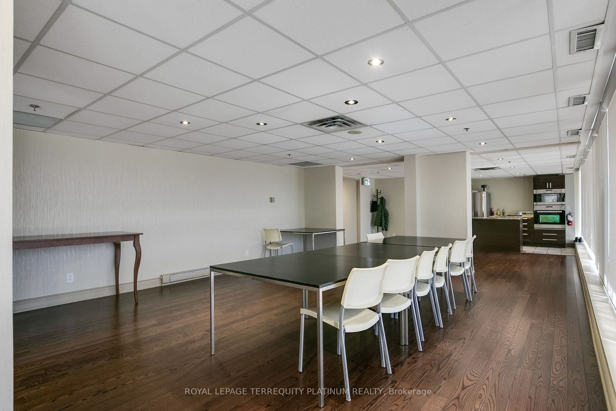 #1123 - 650 Queens Quay Property Photo 26