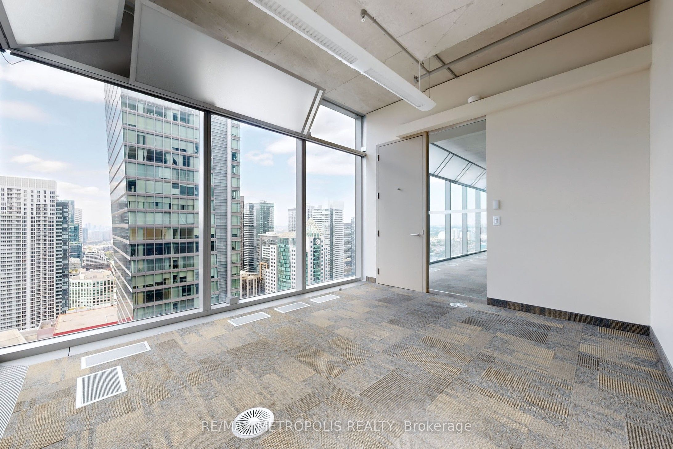 #3000b - 155 Wellington Street Property Photo 10